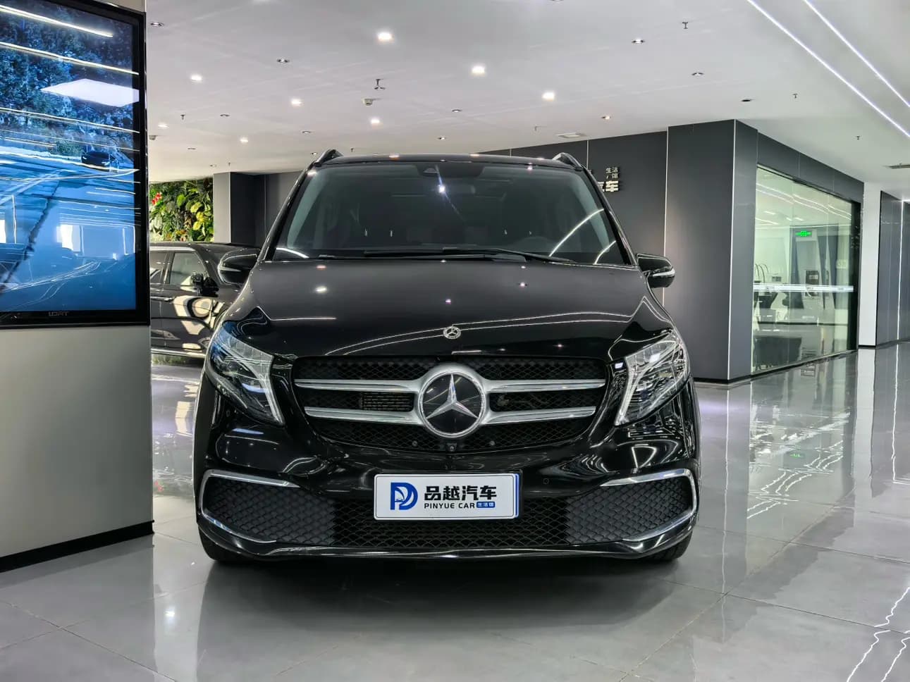 Mercedes-Benz Mercedes Benz V Class 2022 г. 67057 км. — фото 2