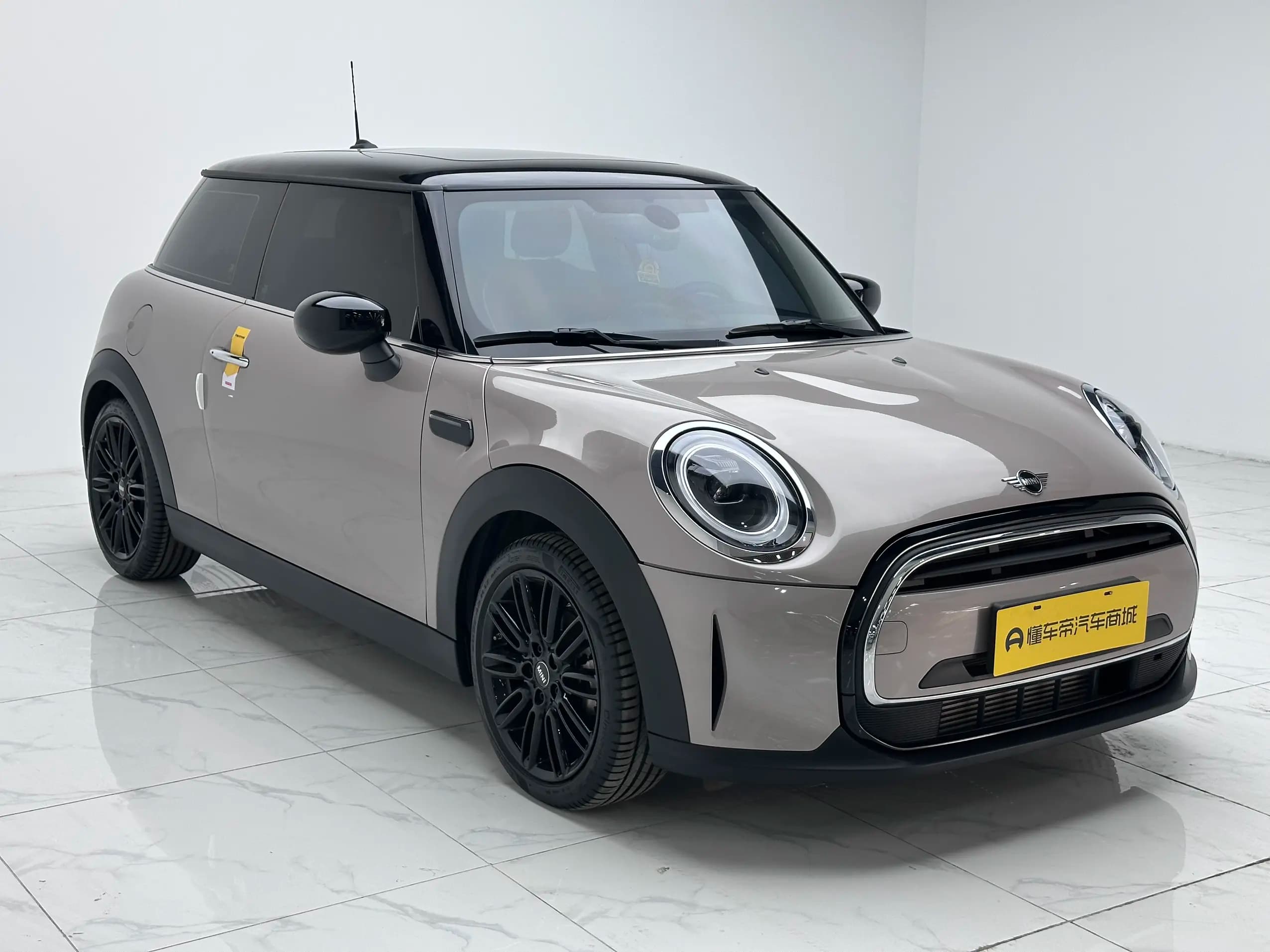 MINI  2021 г. 9100 км. — фото 3