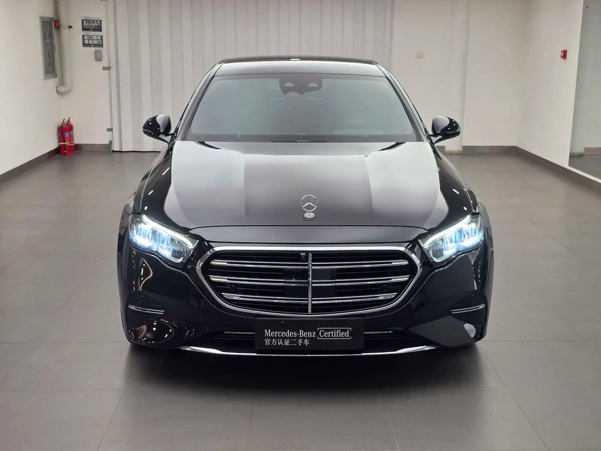 Mercedes-Benz E-Class PHEV 2025 г. 3003 км. — фото 2