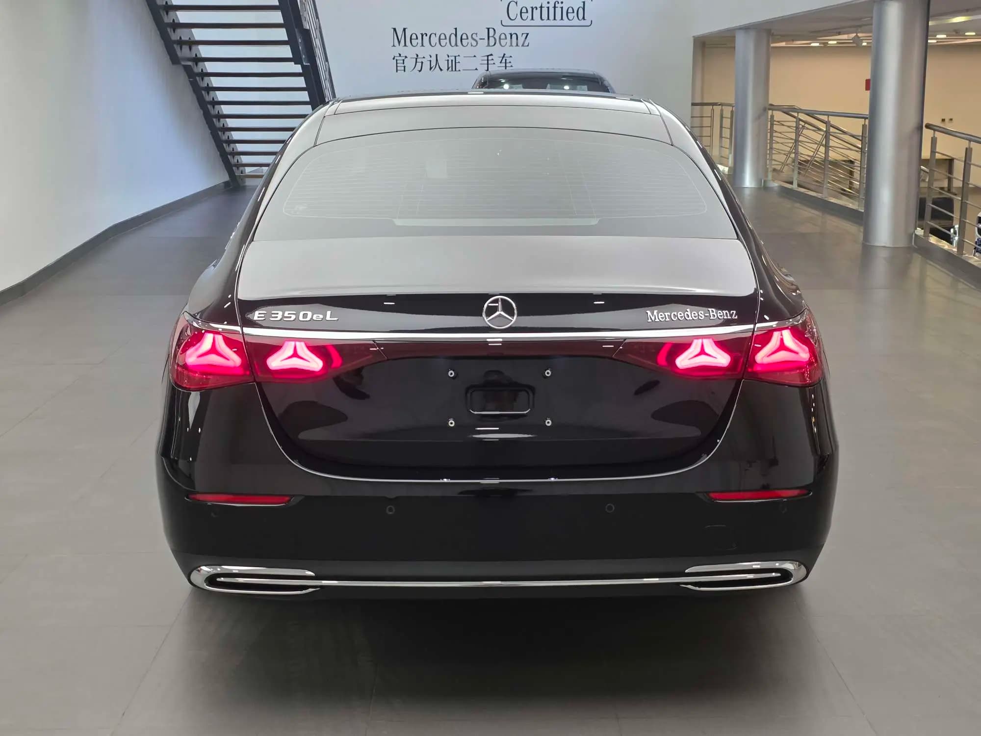 Mercedes-Benz E-Class PHEV 2025 г. 3003 км. — фото 4