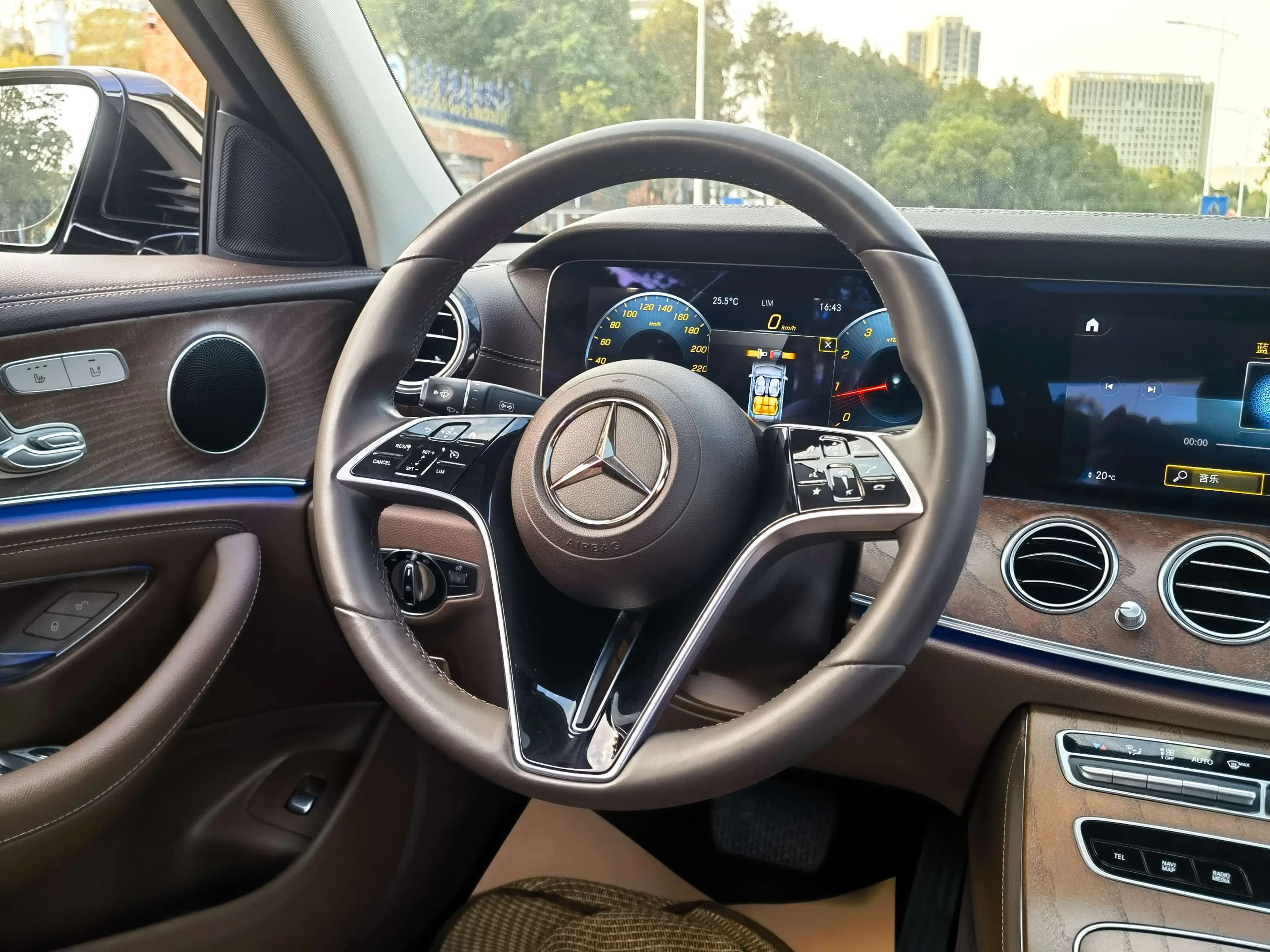 Mercedes-Benz E-Class 2022 г. 49066 км. — фото 21