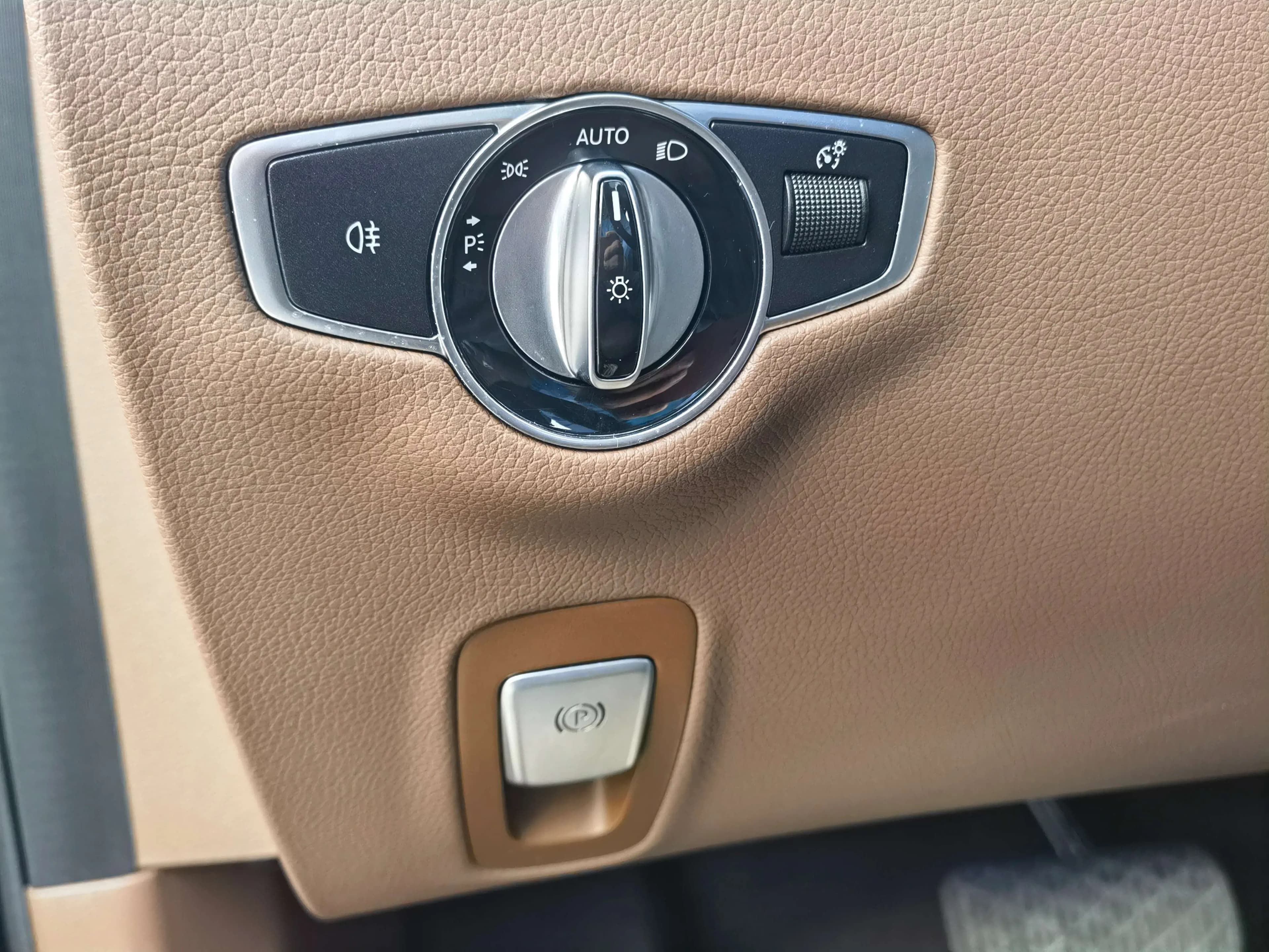 Mercedes-Benz E-Class 2022 г. 49066 км. — фото 23