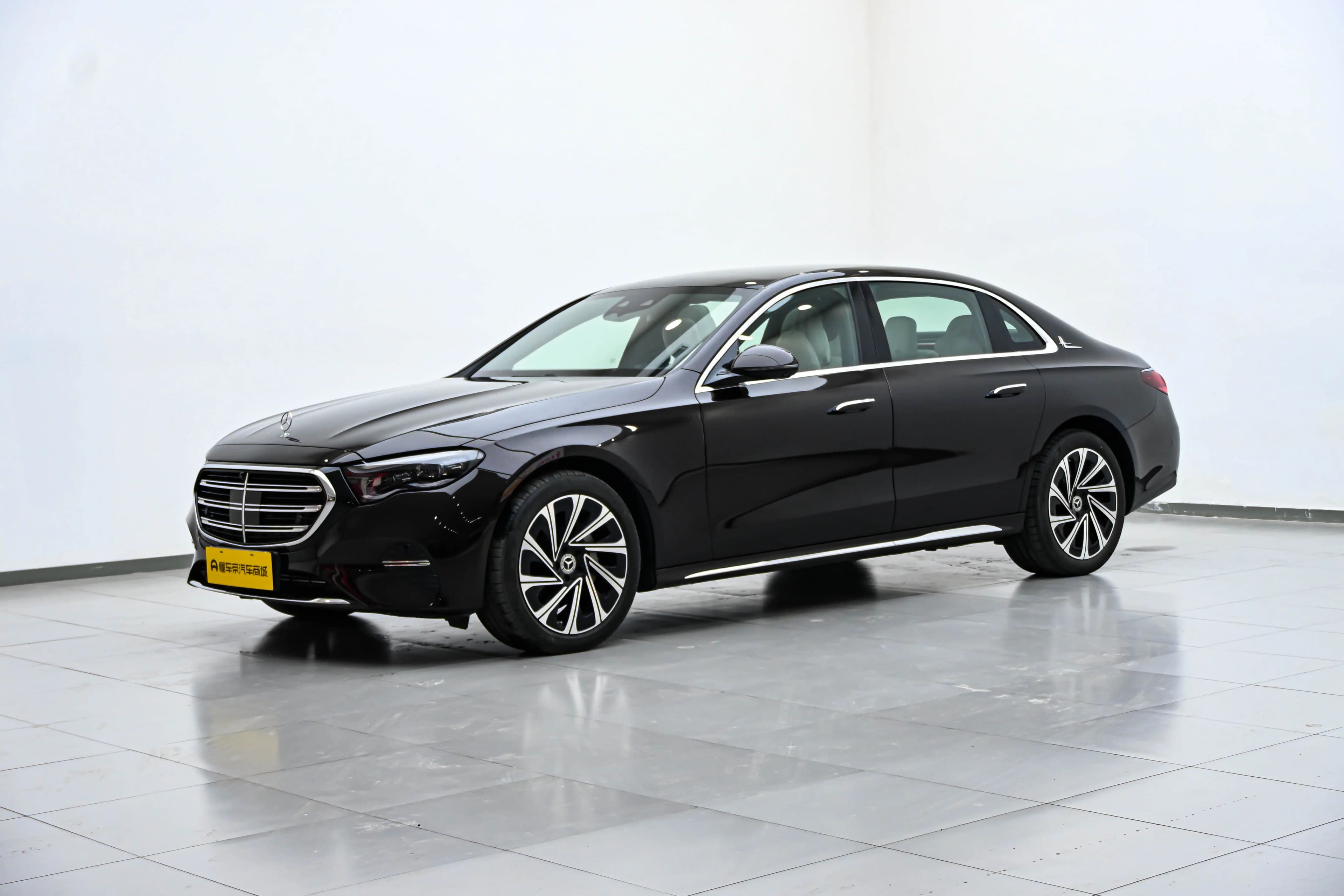Mercedes-Benz E-Class 2024 г. 21305 км.