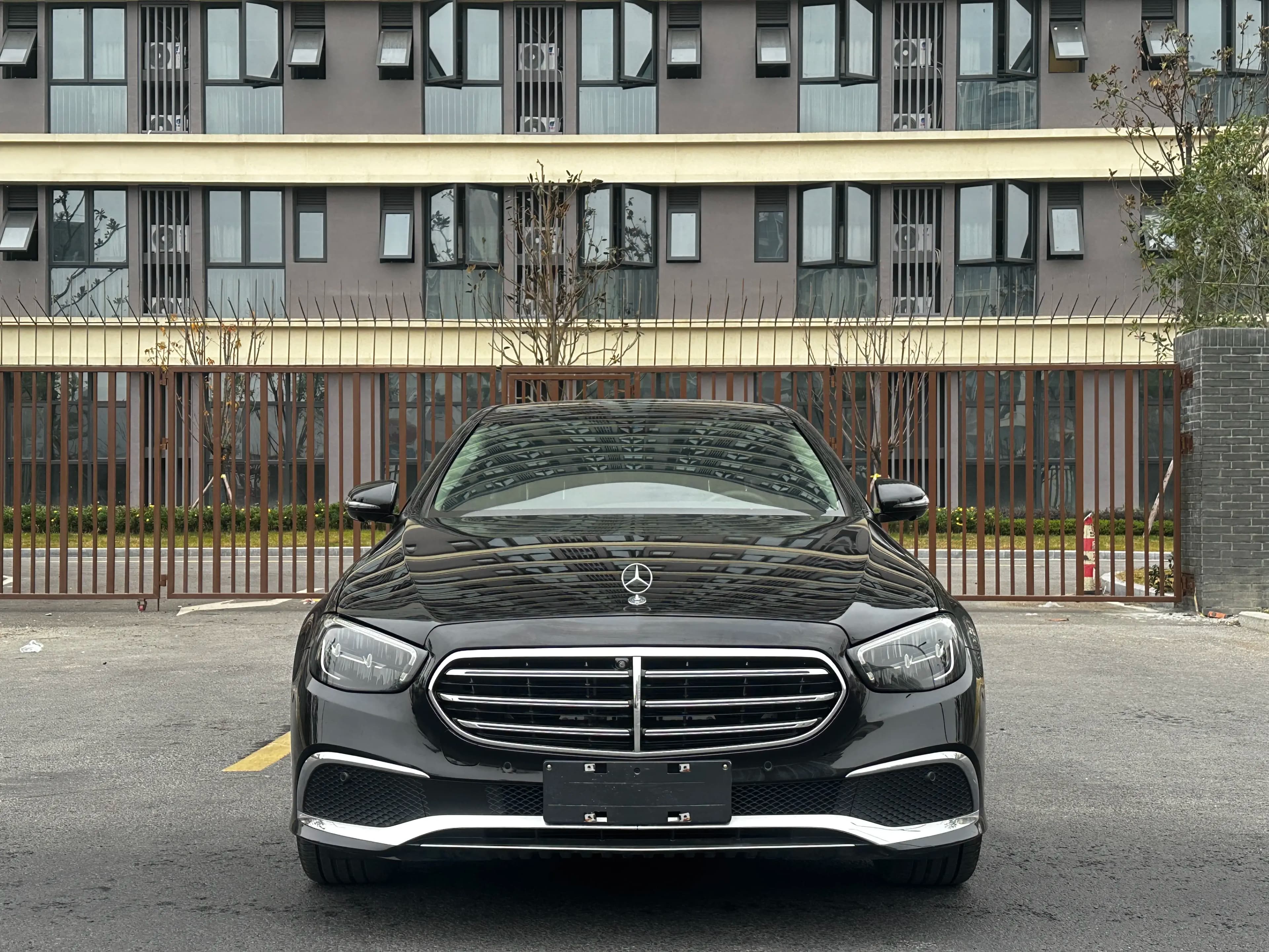 Mercedes-Benz E-Class 2021 г. 42028 км. — фото 2