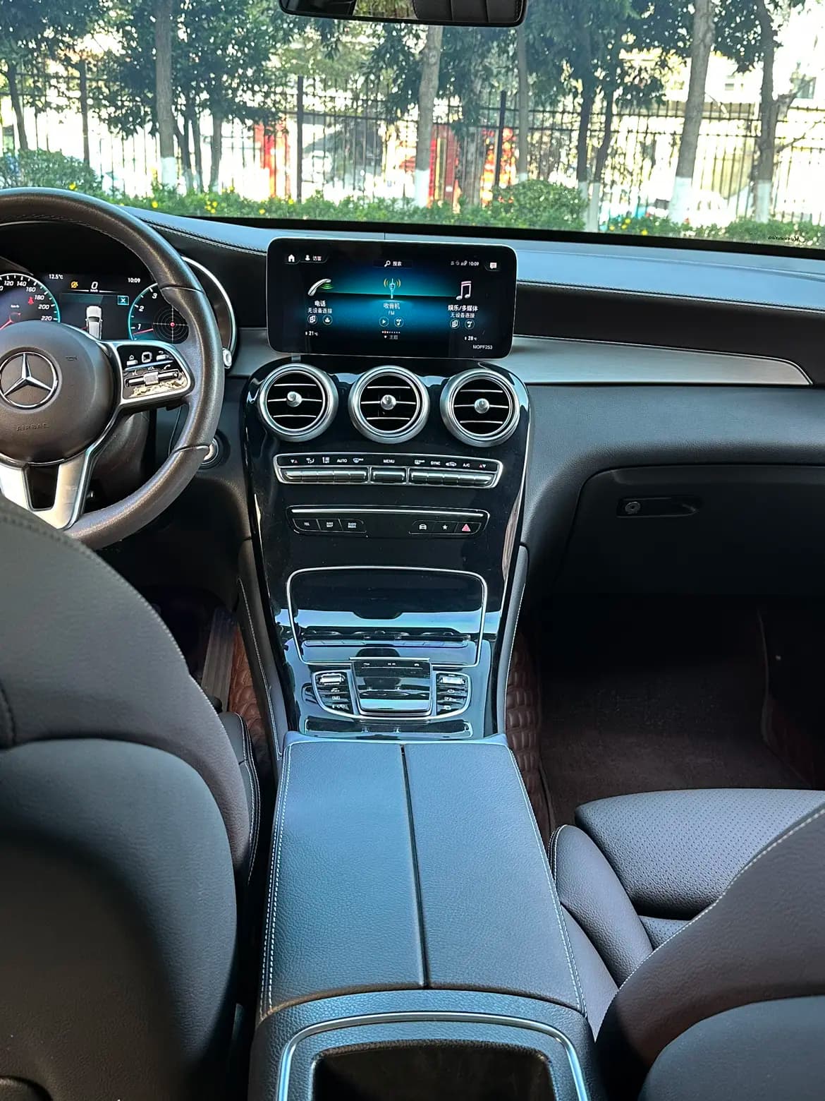 Mercedes-Benz GLC 2021 г. 44148 км. — фото 9
