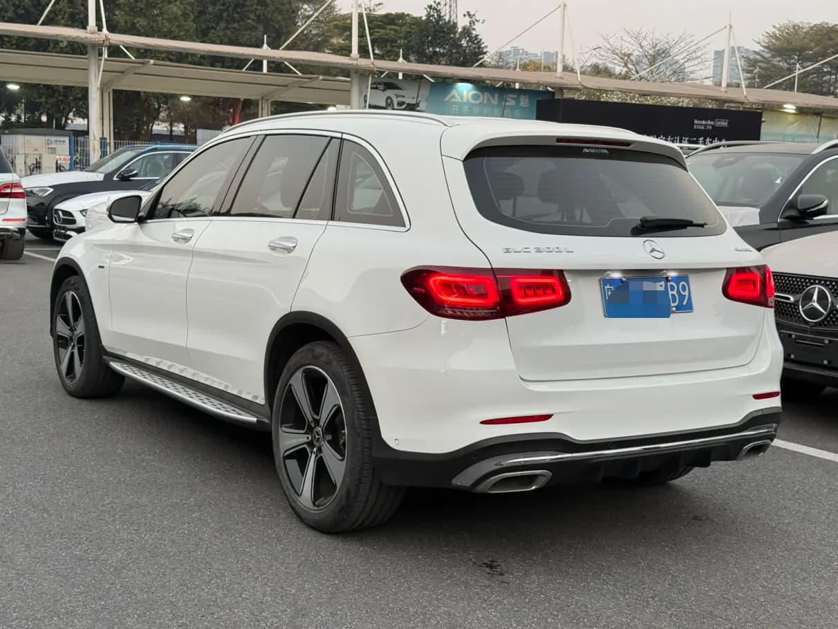 Mercedes-Benz GLC 2023 г. 29805 км. — фото 3