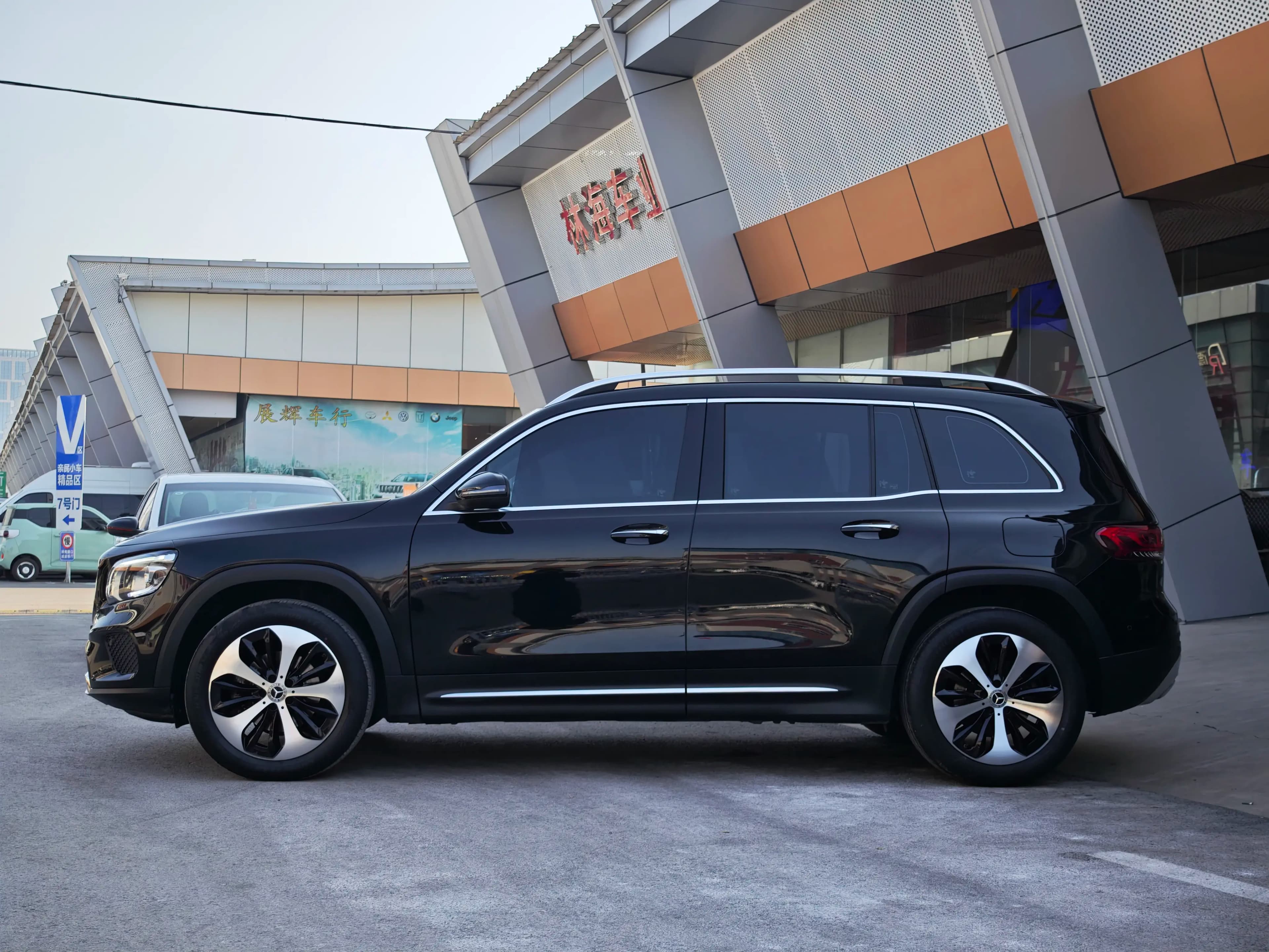 Mercedes-Benz GLB 2021 г. 50294 км. — фото 3