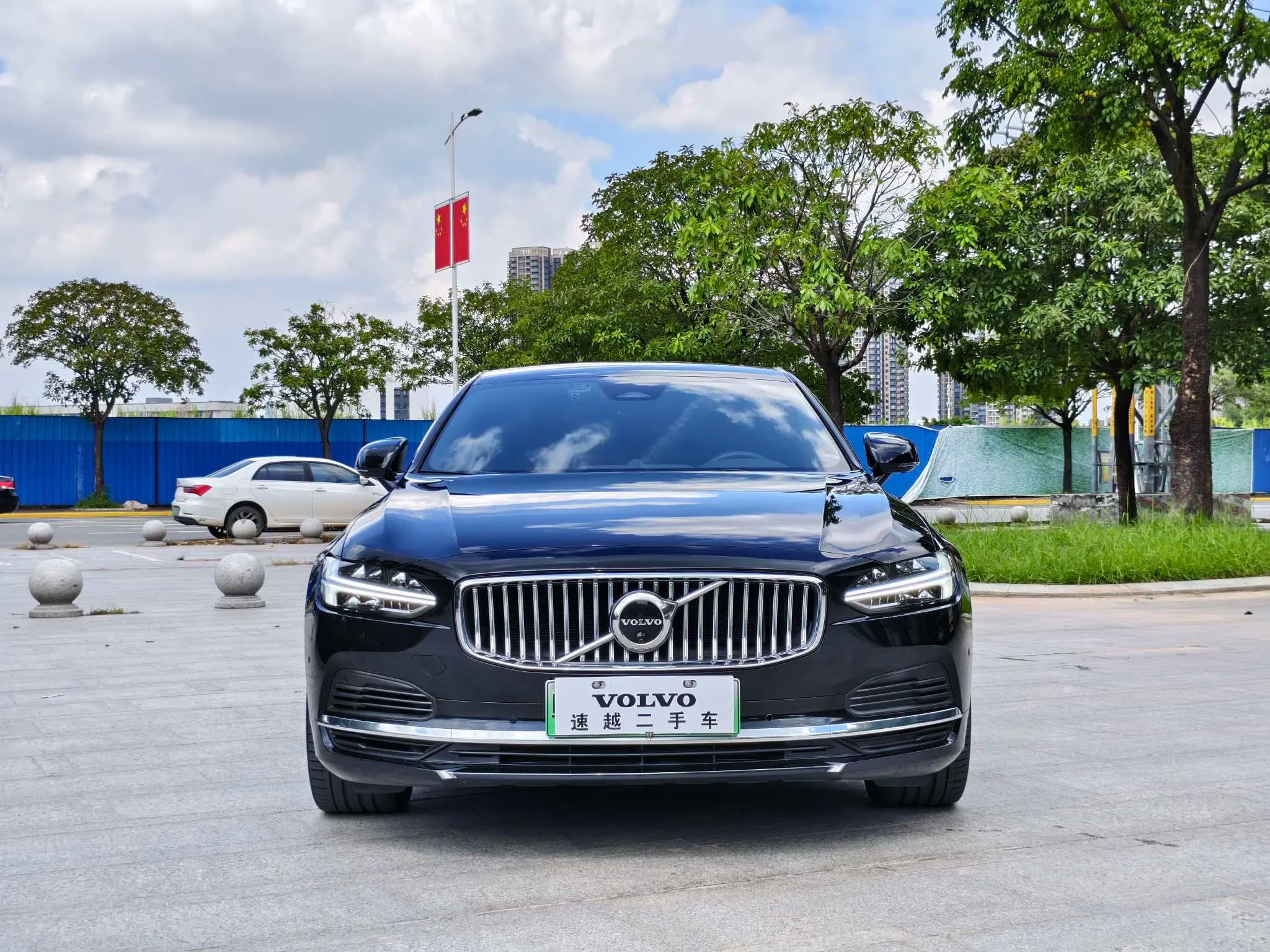 Volvo S90 PHEV 2023 г. 37094 км. — фото 2