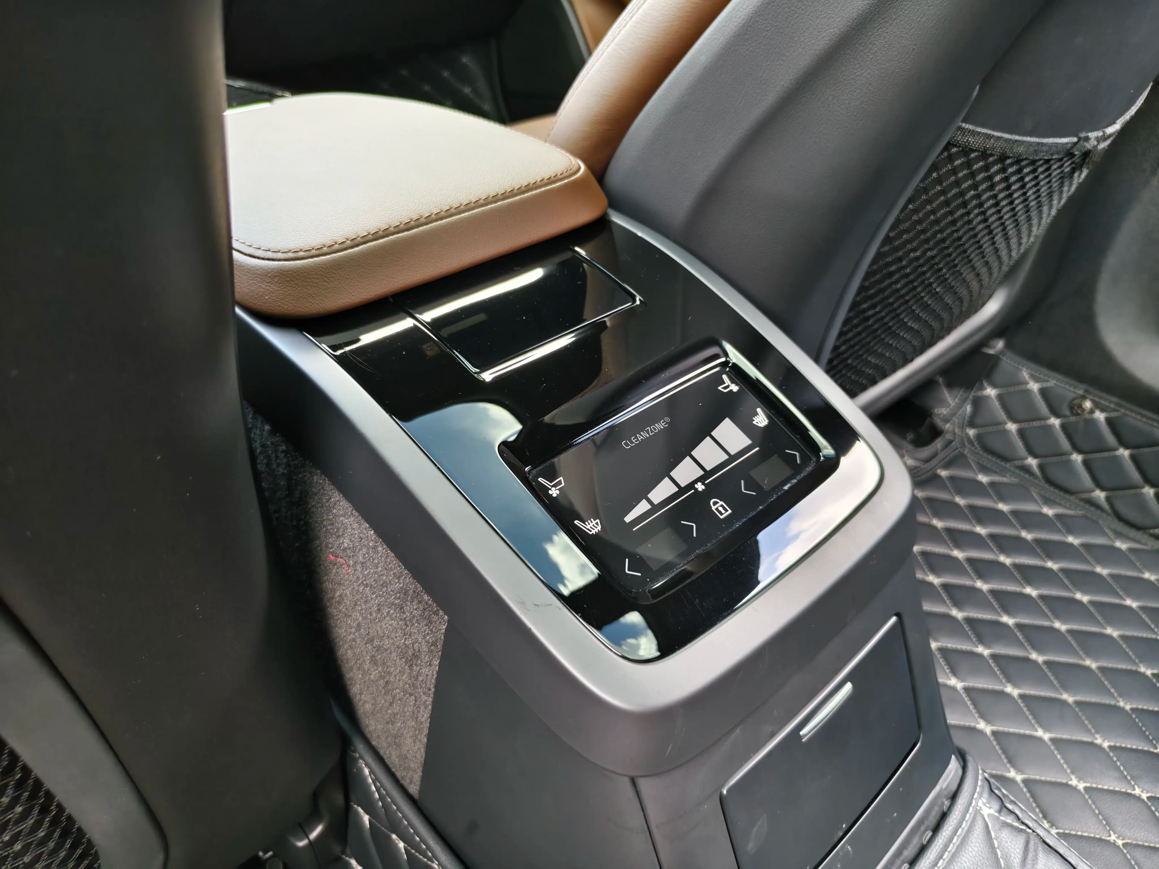 Volvo S90 PHEV 2023 г. 37094 км. — фото 14
