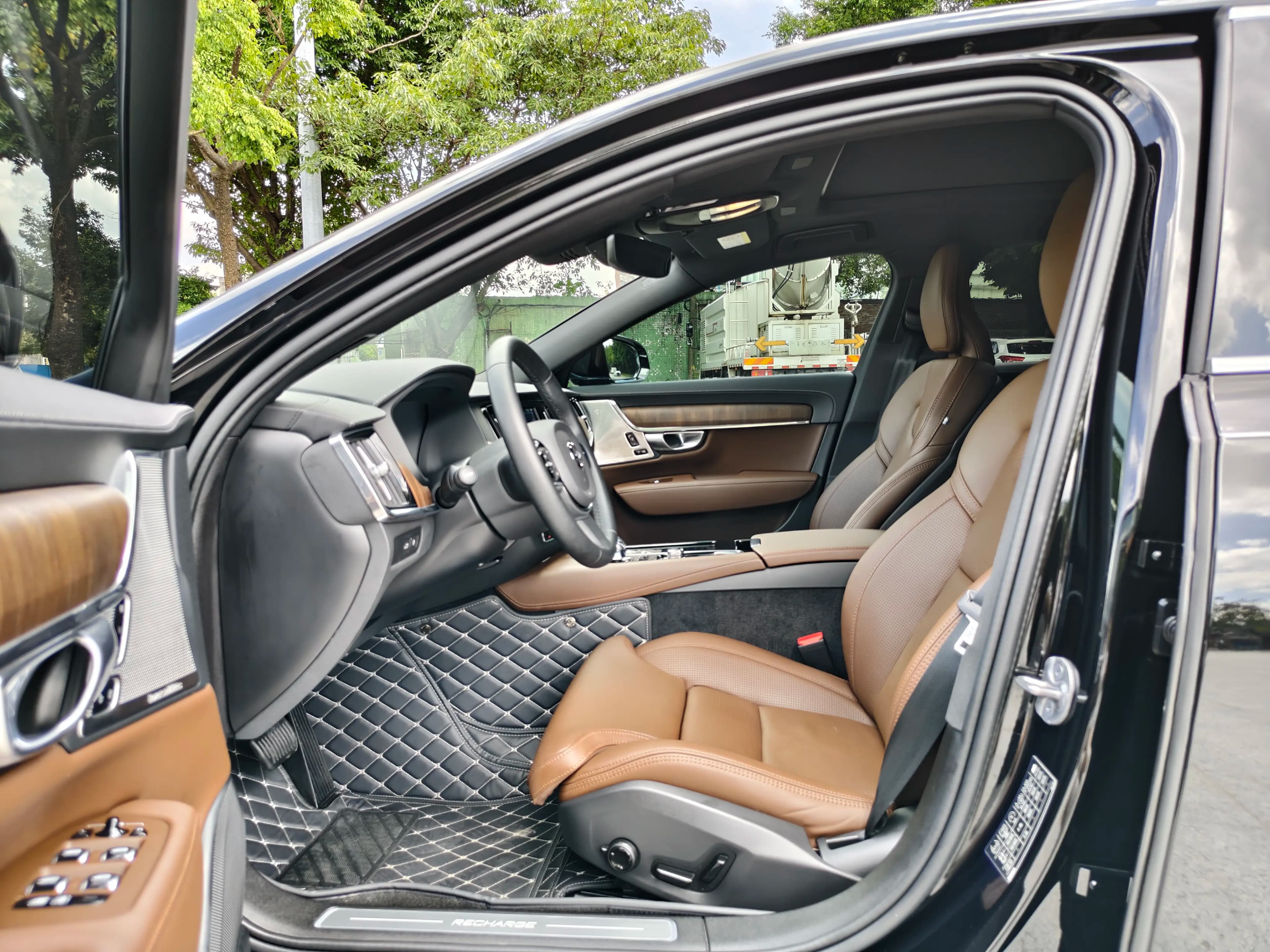 Volvo S90 PHEV 2023 г. 37094 км. — фото 15