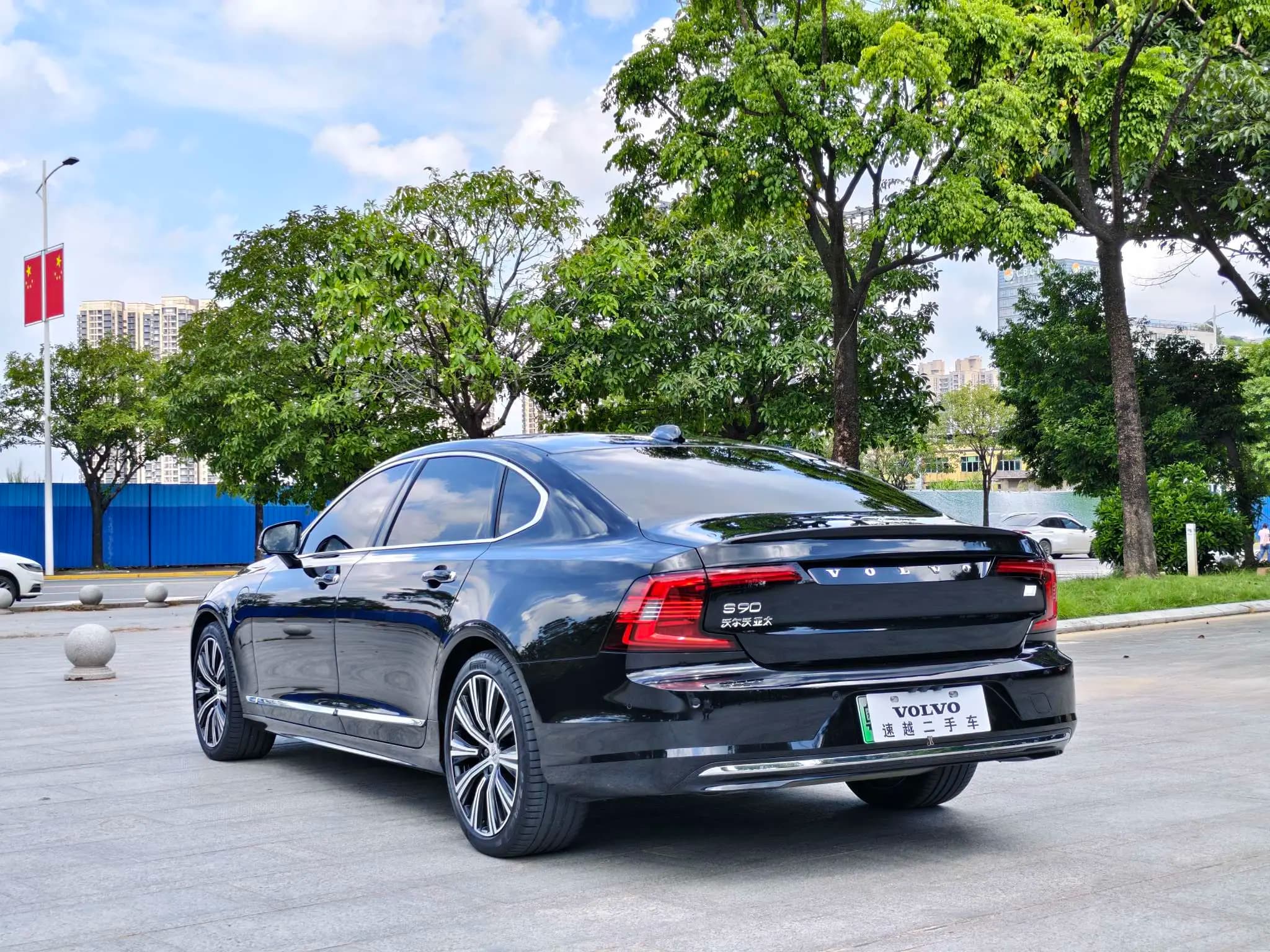 Volvo S90 PHEV 2023 г. 37094 км. — фото 4