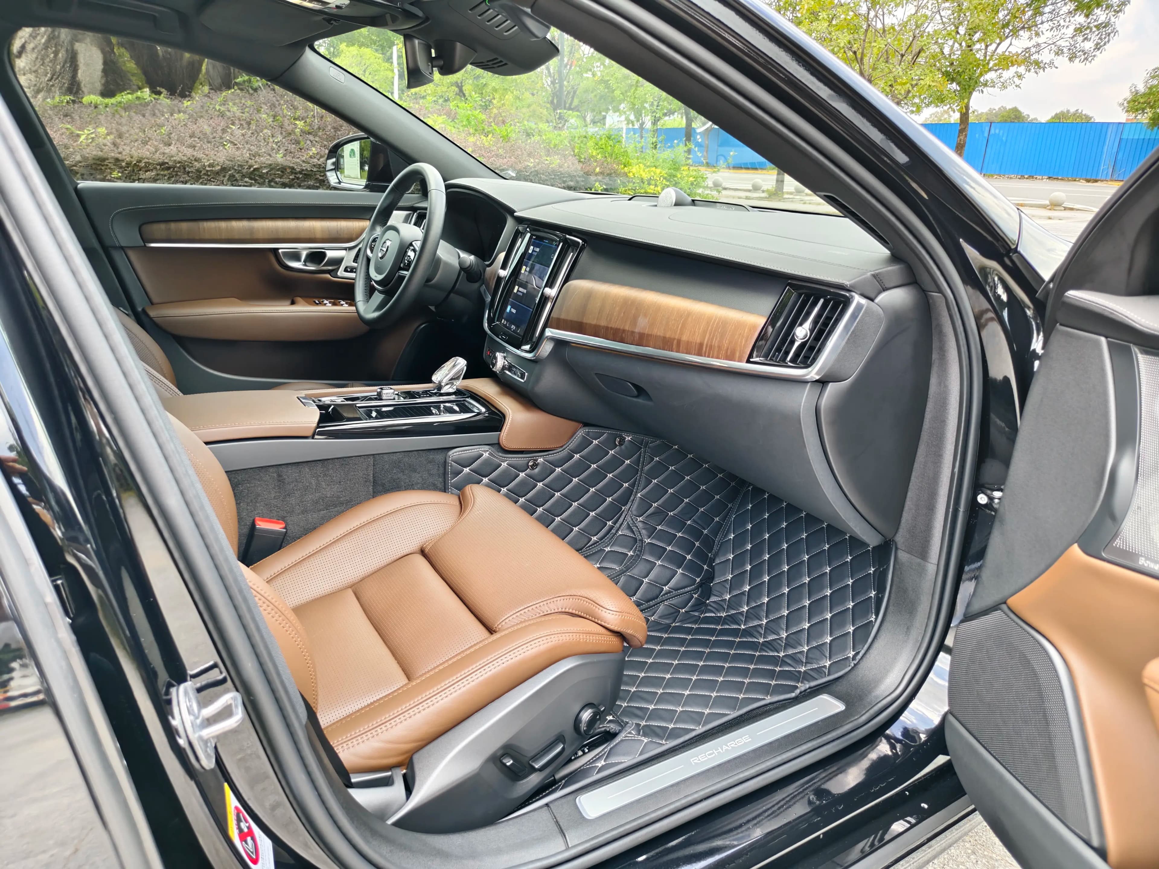 Volvo S90 PHEV 2023 г. 37094 км. — фото 10