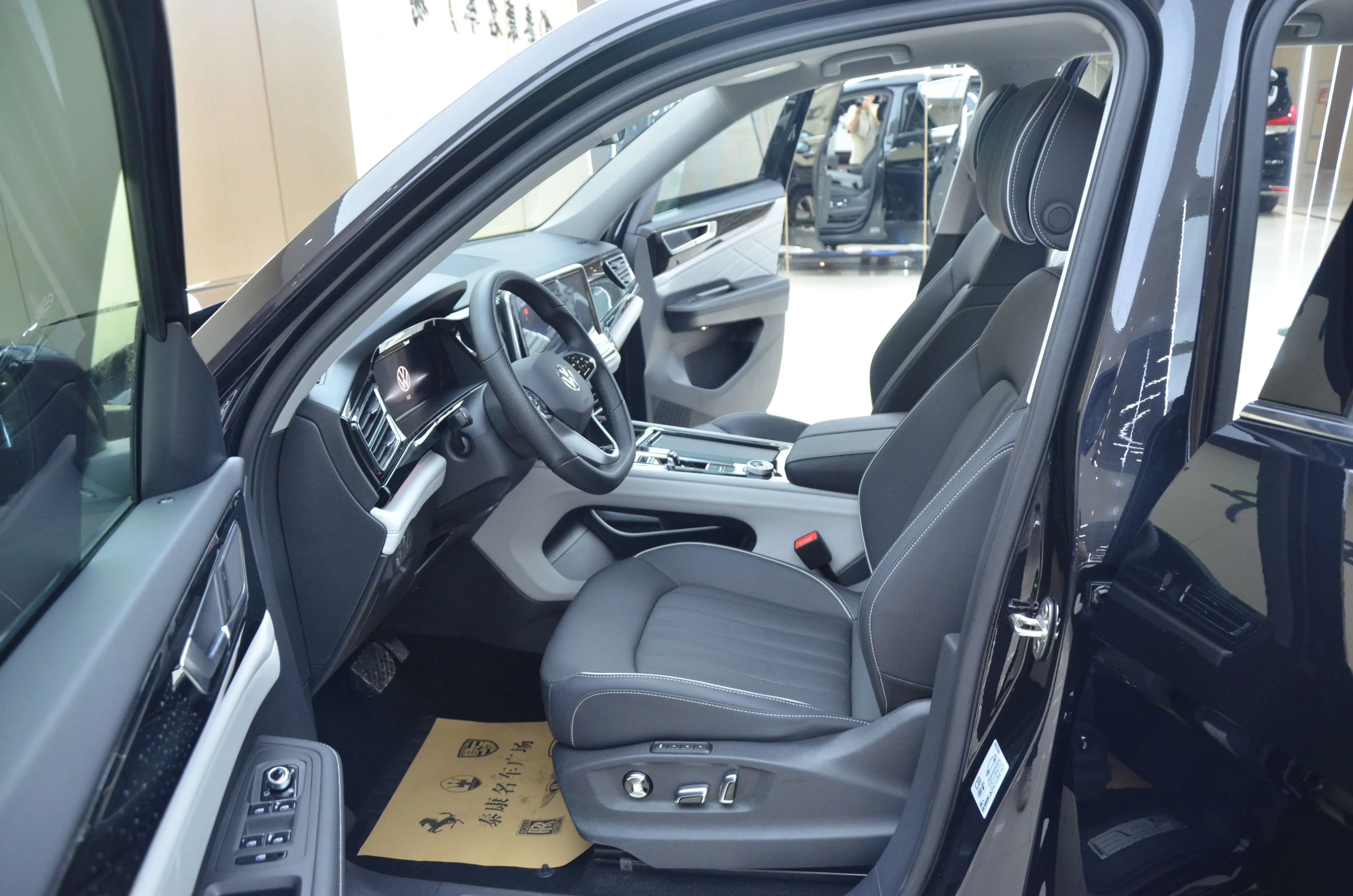 Volkswagen Teramont 2023 г. 23047 км. — фото 12