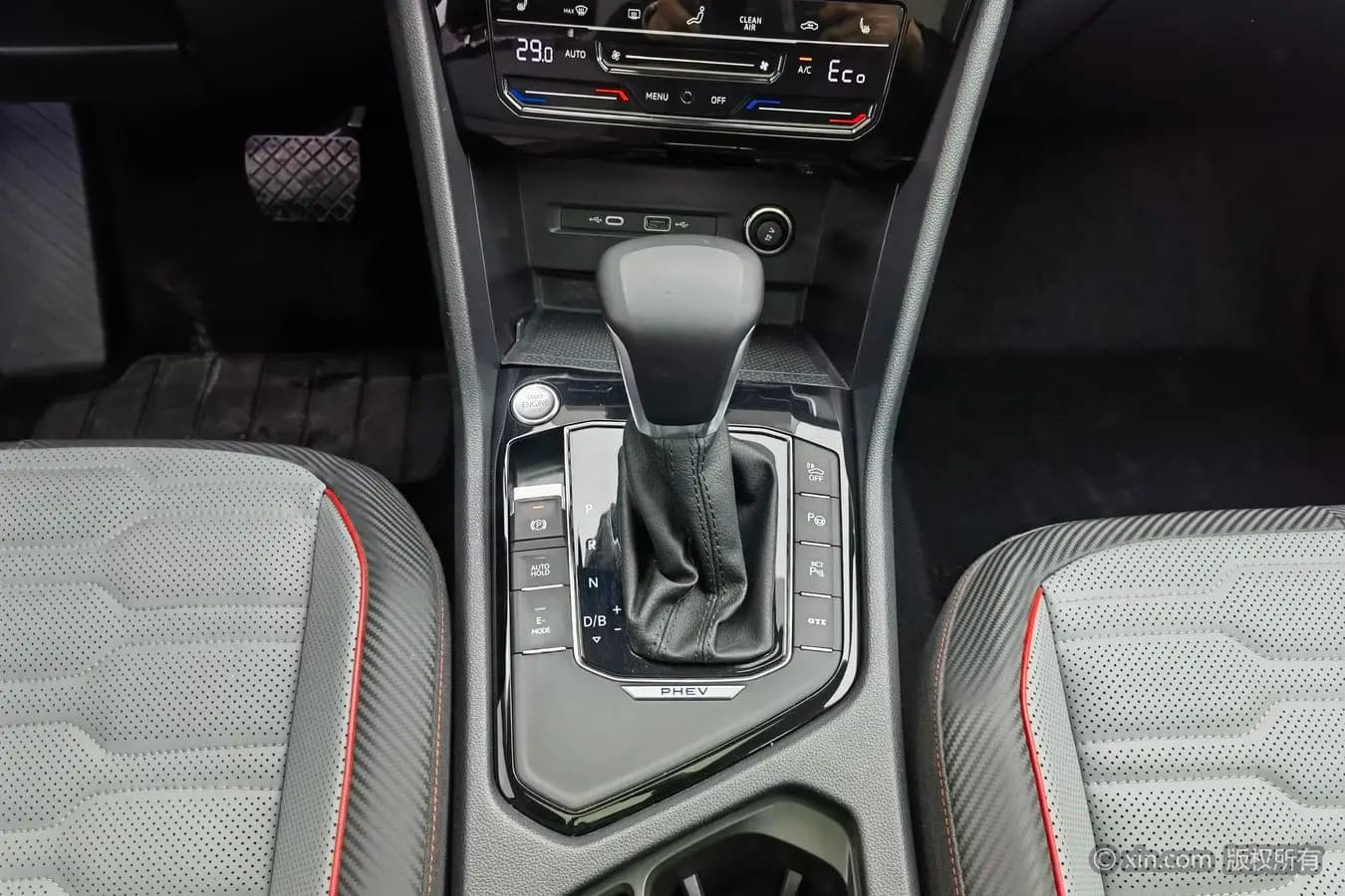 Volkswagen Tiguan L PHEV 2024 г. 35708 км. — фото 12