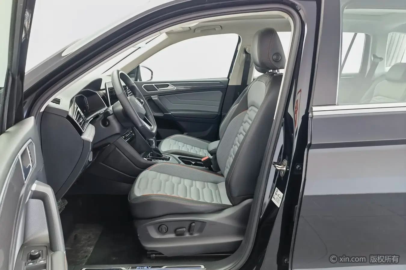 Volkswagen Tiguan L PHEV 2024 г. 35708 км. — фото 15