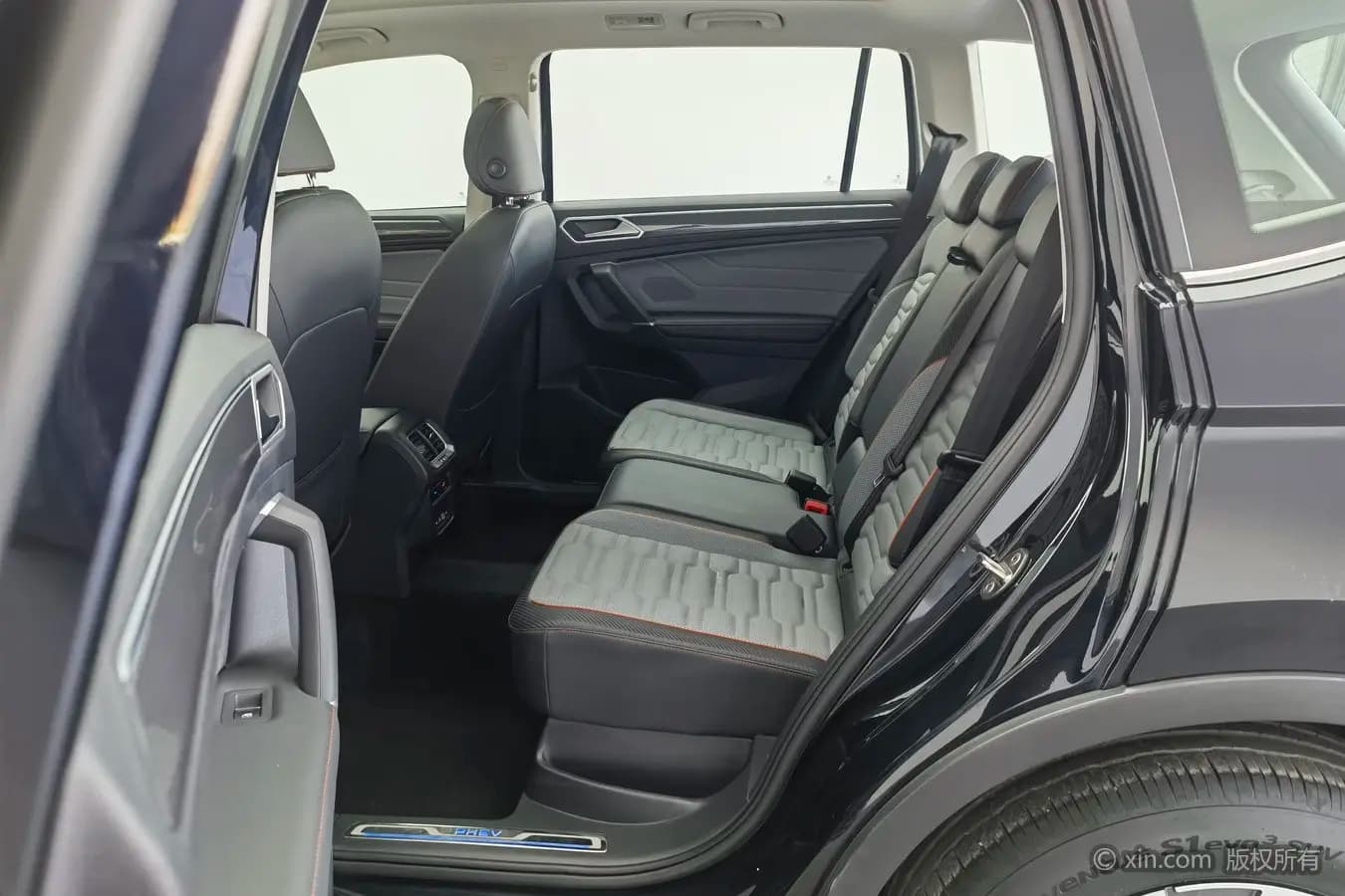 Volkswagen Tiguan L PHEV 2024 г. 35708 км. — фото 17