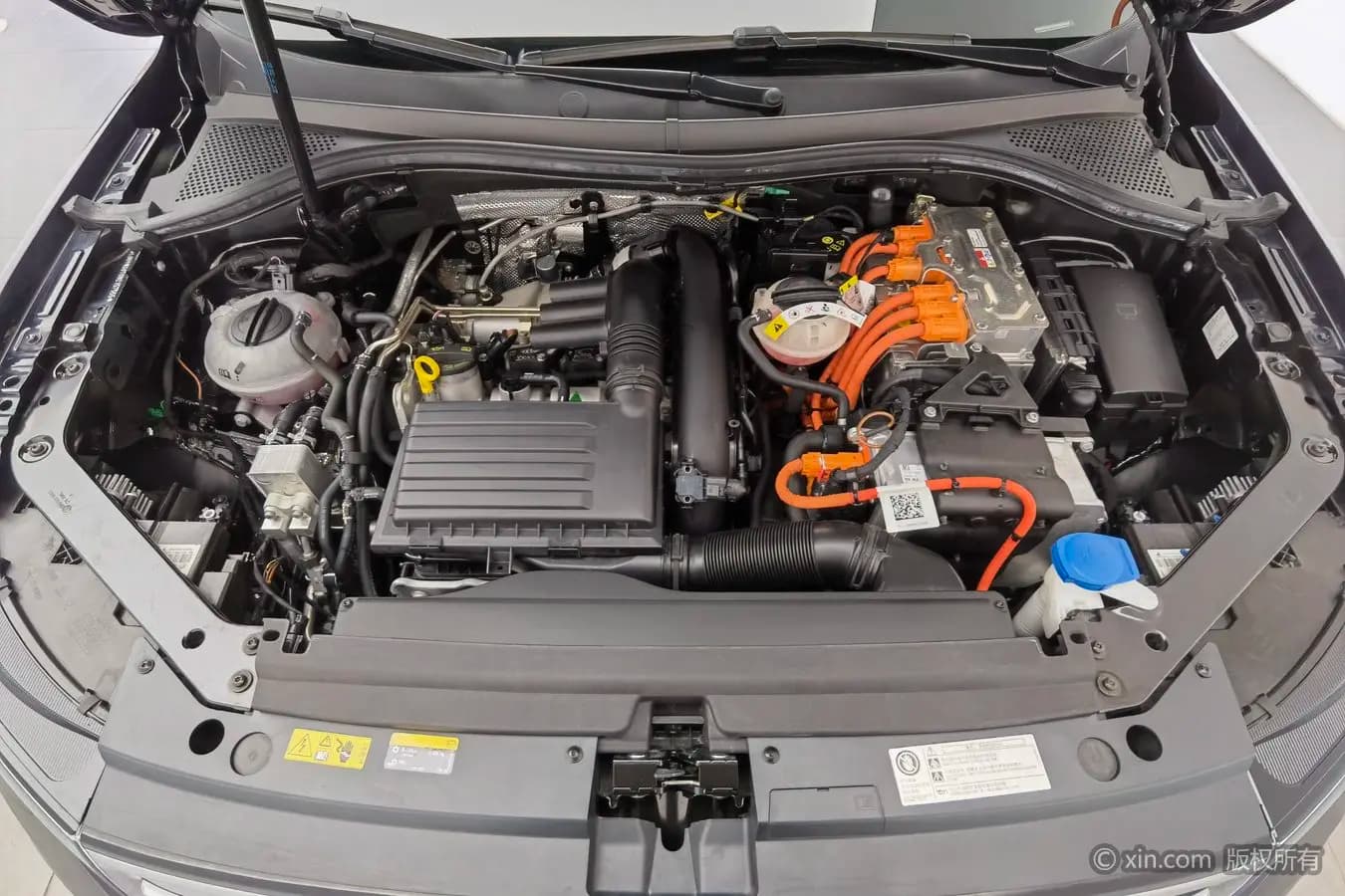 Volkswagen Tiguan L PHEV 2024 г. 35708 км. — фото 4