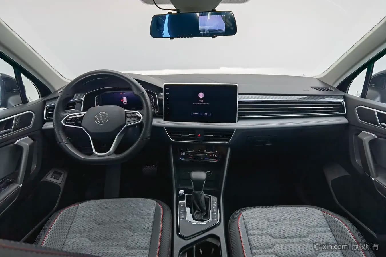 Volkswagen Tiguan L PHEV 2024 г. 35708 км. — фото 9