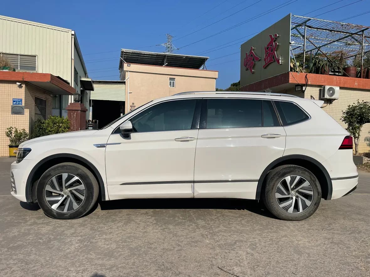 Volkswagen Tiguan L PHEV 2021 г. 80045 км. — фото 3