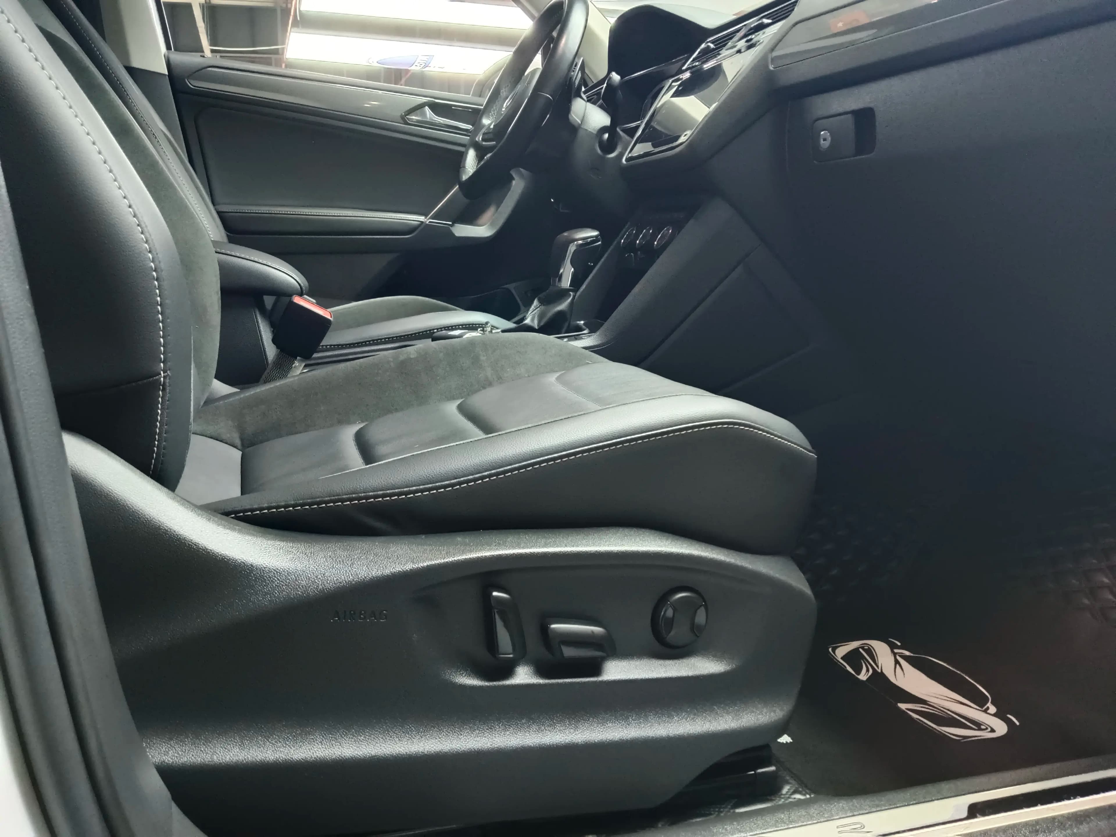 Volkswagen Tiguan L 2021 г. 54113 км. — фото 15