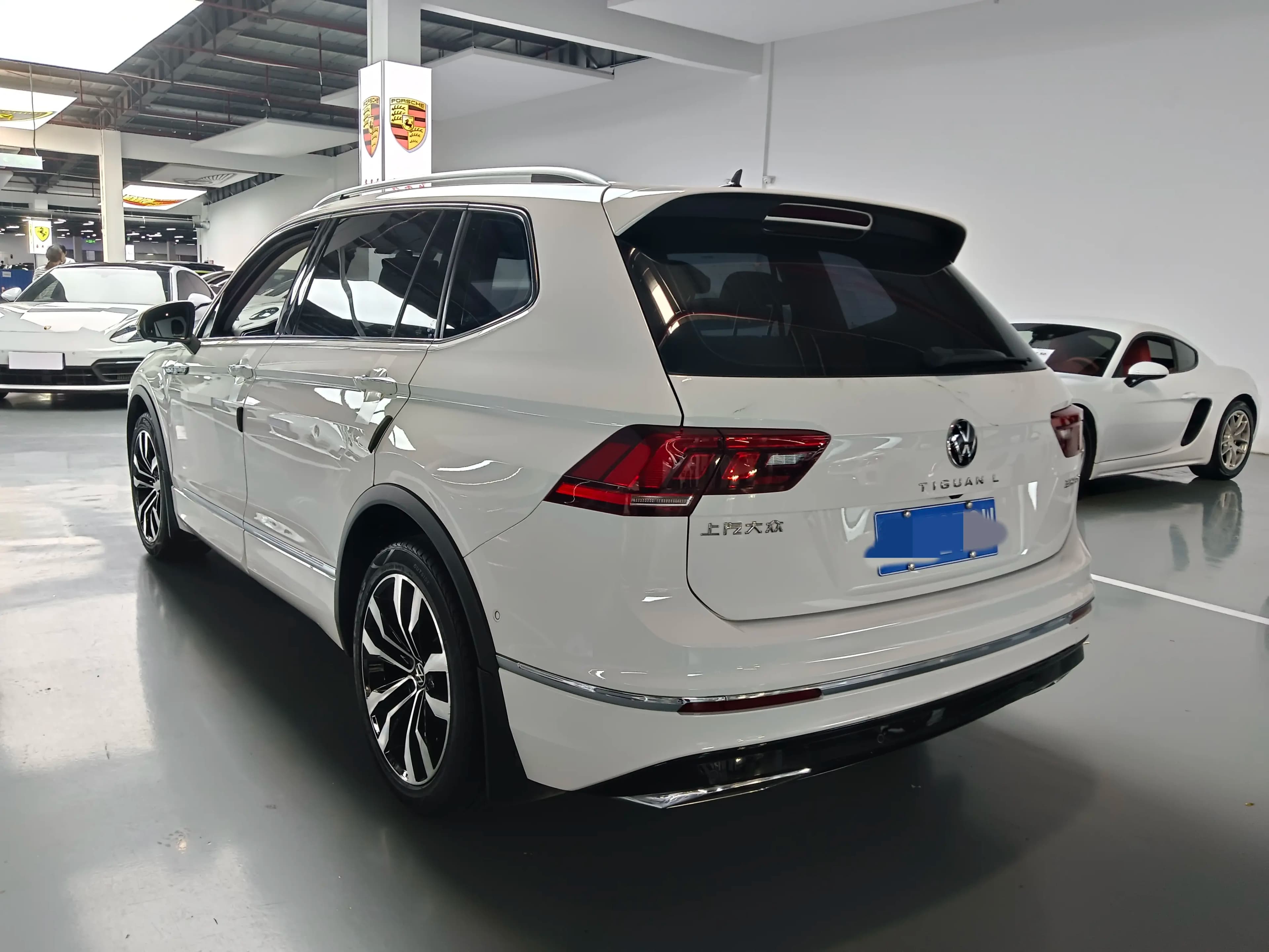 Volkswagen Tiguan L 2021 г. 54113 км. — фото 4