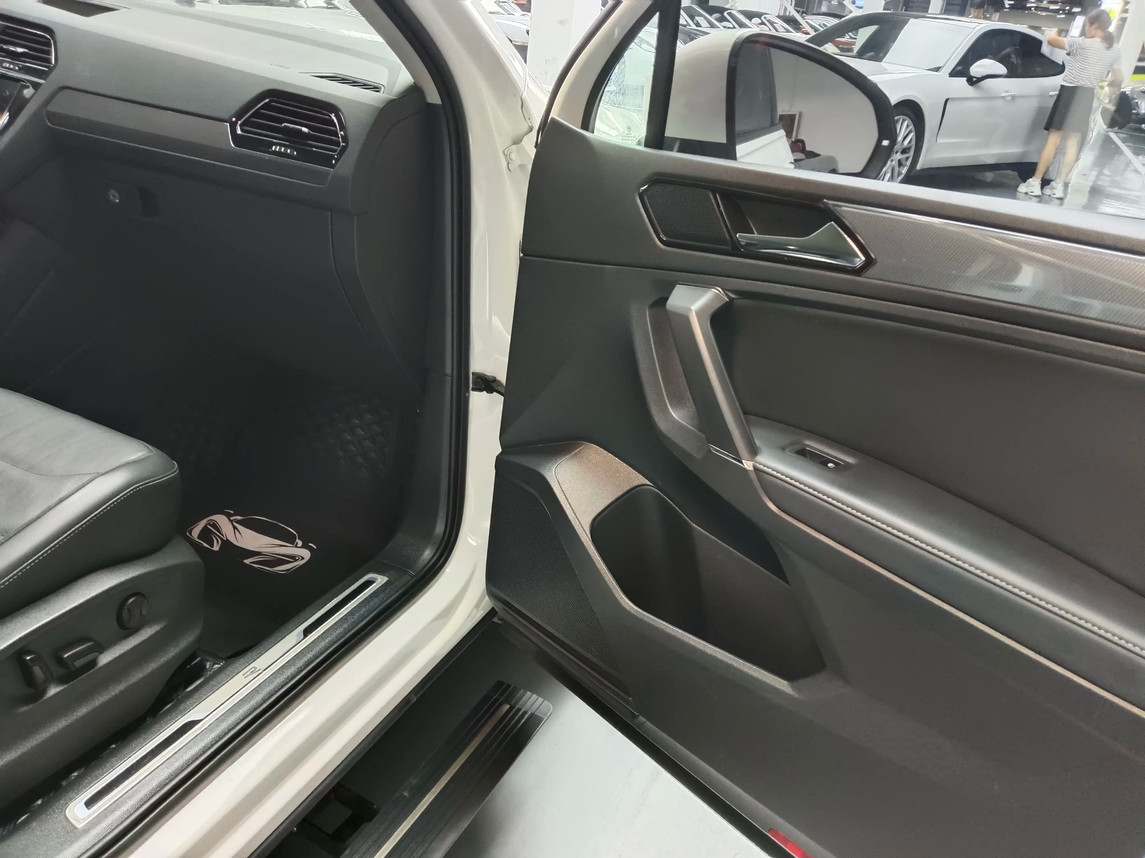 Volkswagen Tiguan L 2021 г. 54113 км. — фото 6