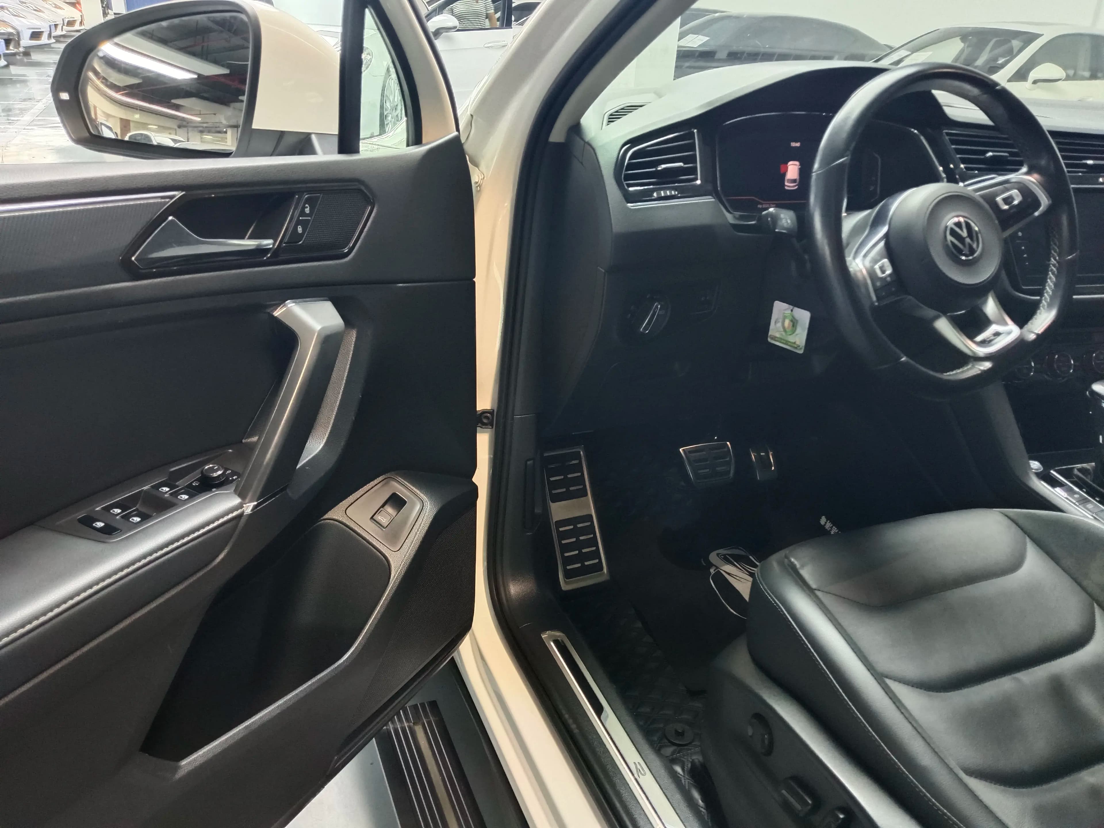 Volkswagen Tiguan L 2021 г. 54113 км. — фото 8