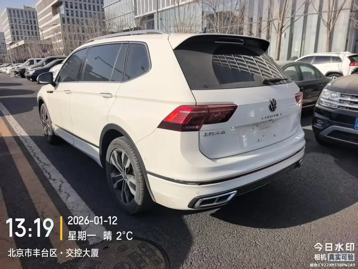 Volkswagen Tiguan L 2023 г. 24115 км. — фото 3