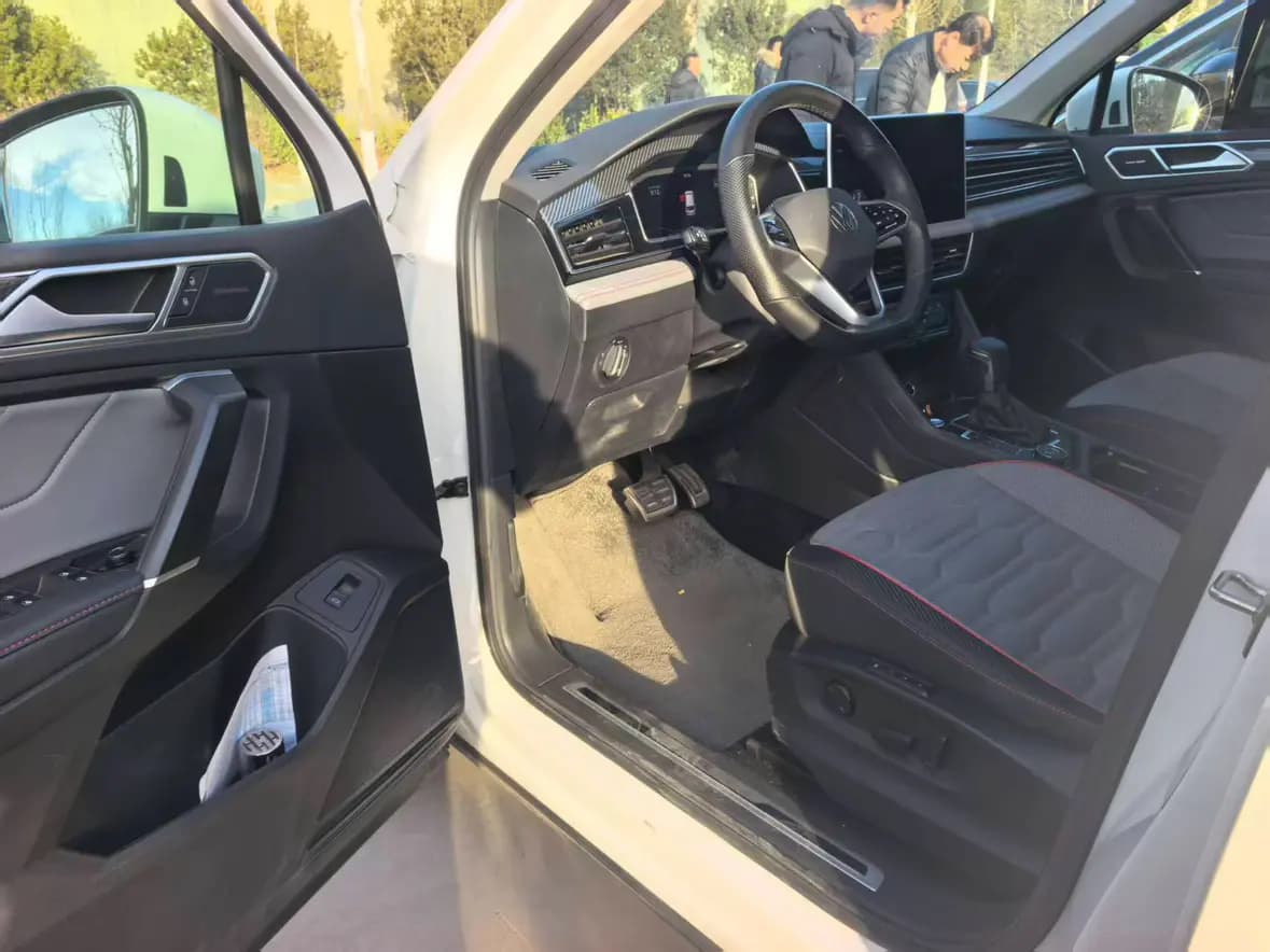 Volkswagen Tiguan L 2023 г. 24115 км. — фото 6