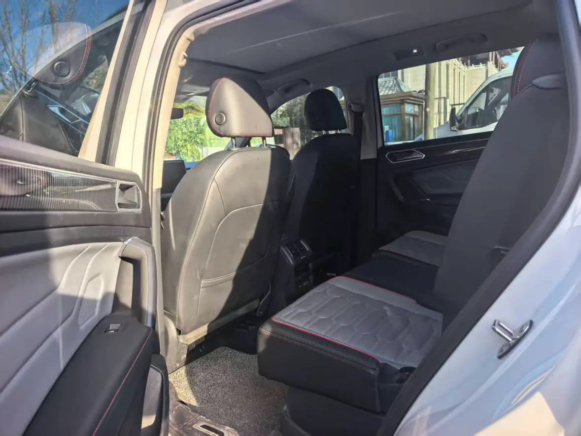 Volkswagen Tiguan L 2023 г. 24115 км. — фото 7