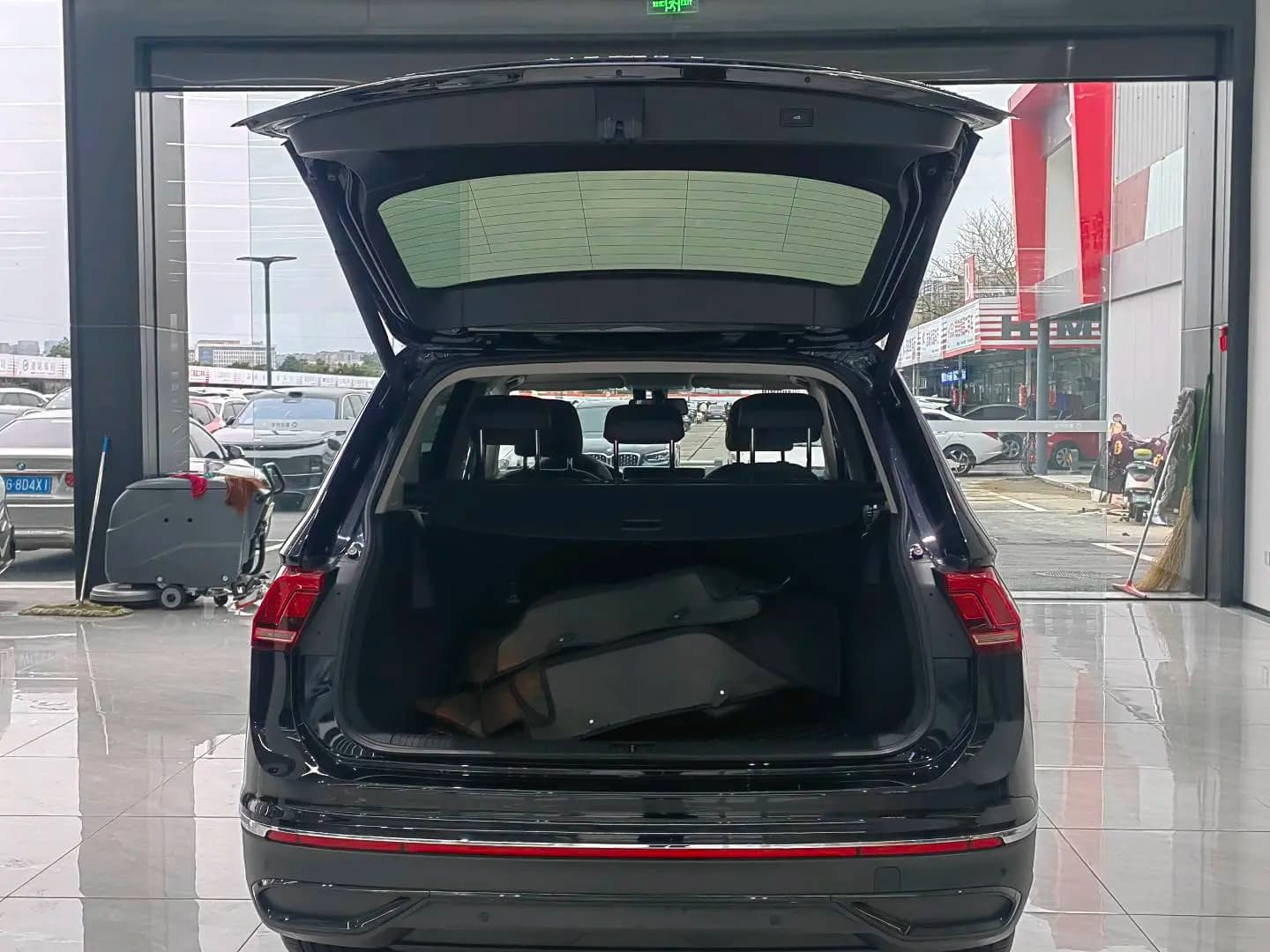 Volkswagen Tiguan L 2025 г. 11116 км. — фото 16