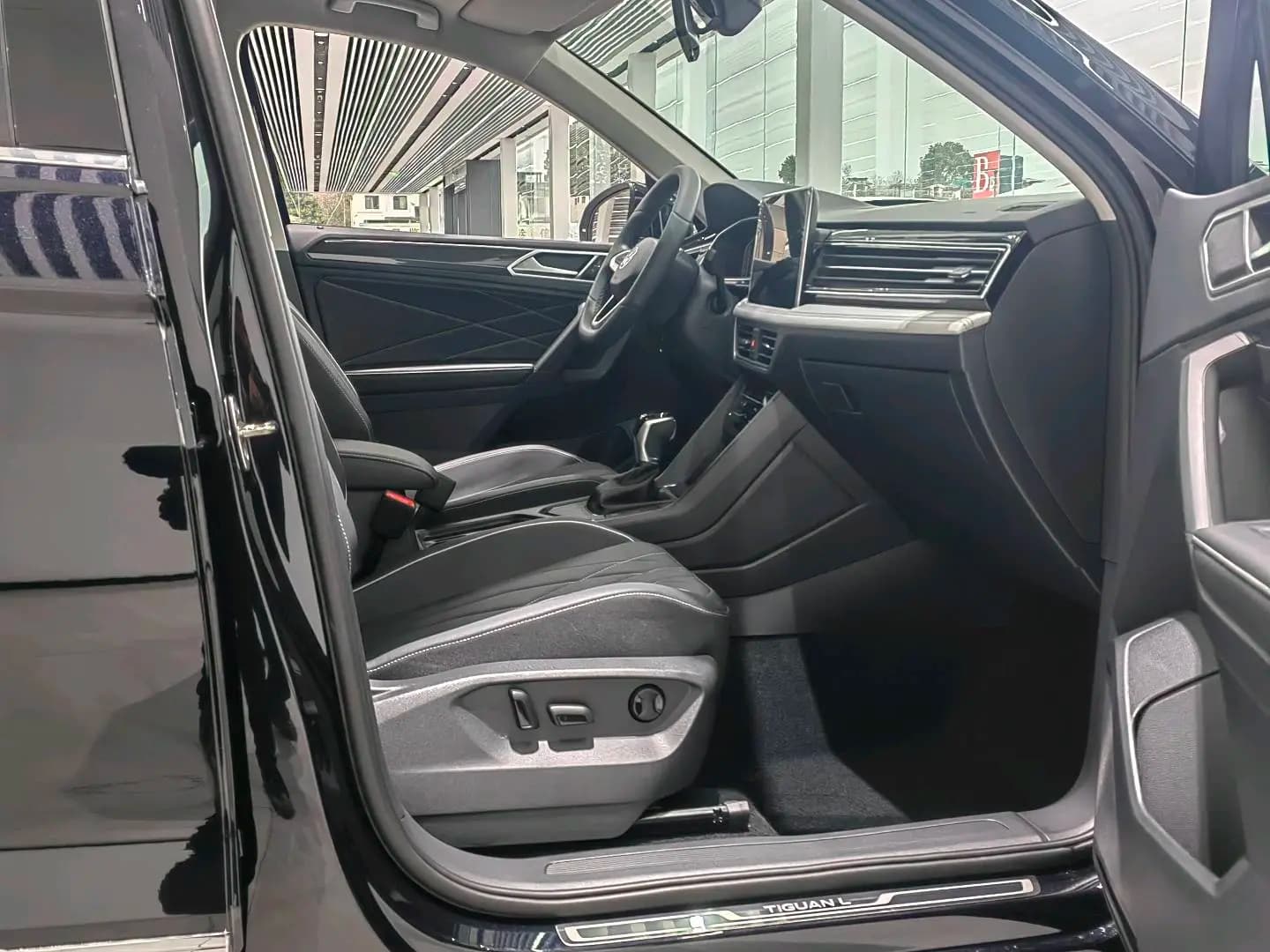 Volkswagen Tiguan L 2025 г. 11116 км. — фото 9