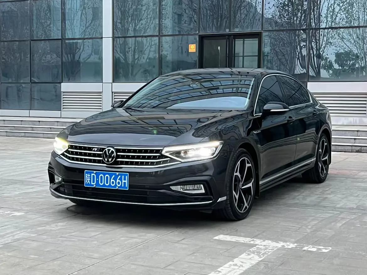 Volkswagen Magotan 2023 г. 39002 км.