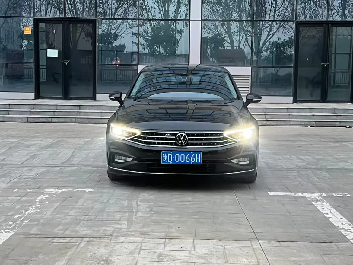 Volkswagen Magotan 2023 г. 39002 км. — фото 2