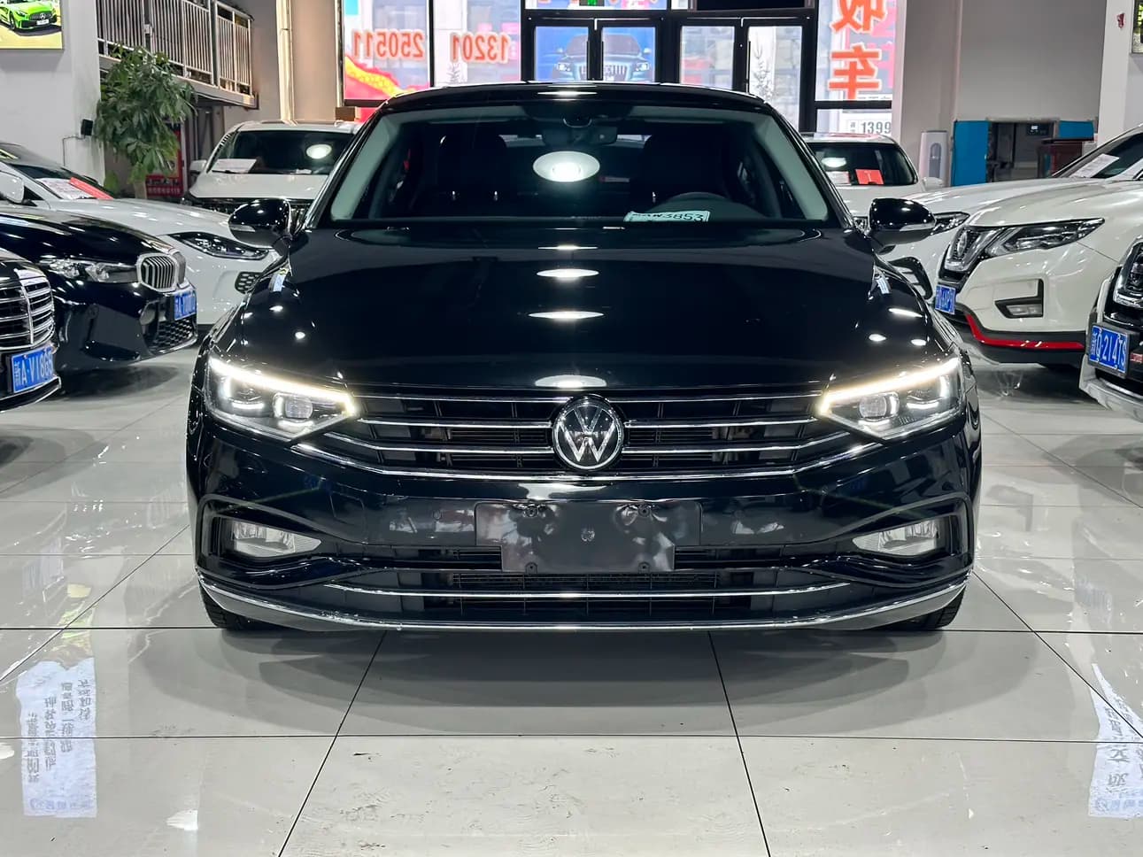 Volkswagen Magotan 2022 г. 60100 км. — фото 2