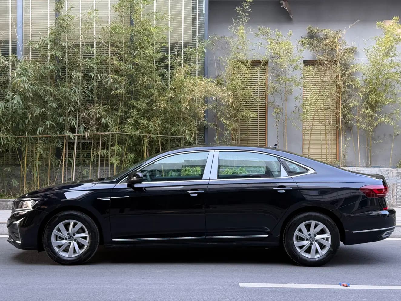 Volkswagen Passat PHEV 2025 г. 487 км. — фото 2
