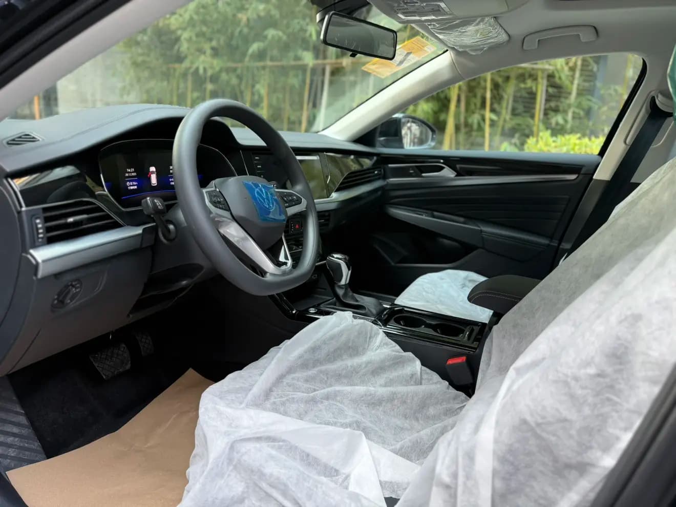 Volkswagen Passat PHEV 2025 г. 487 км. — фото 9