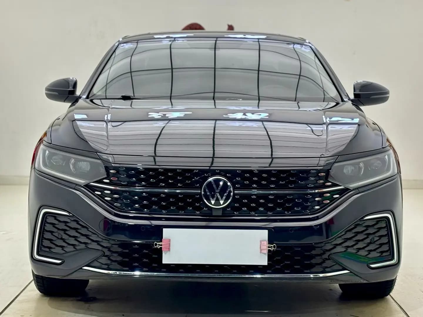 Volkswagen Passat 2023 г. 75089 км. — фото 2