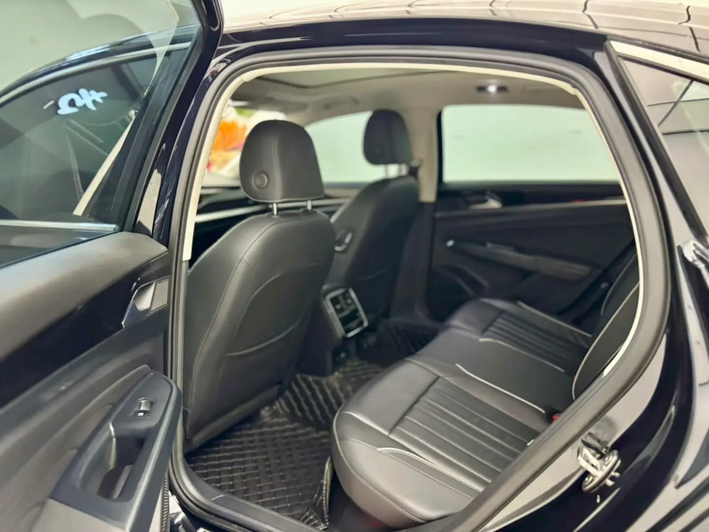 Volkswagen Passat 2023 г. 75089 км. — фото 6