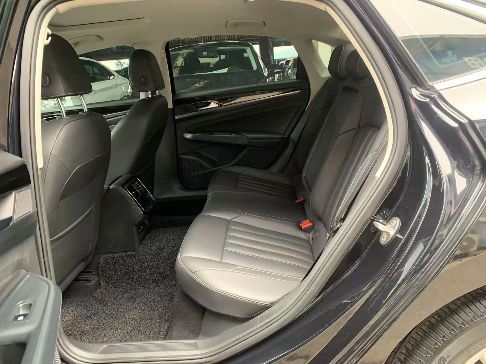 Volkswagen Passat 2022 г. 68091 км. — фото 10