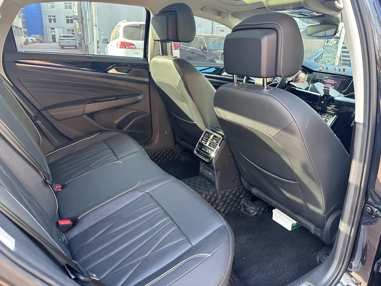 Volkswagen Passat 2023 г. 25993 км. — фото 14
