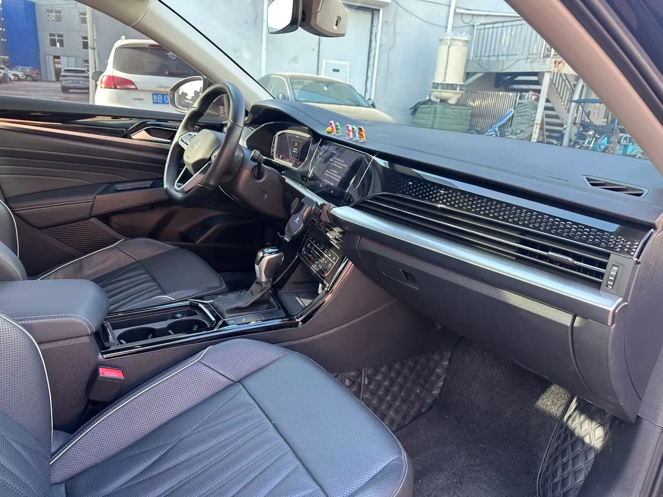 Volkswagen Passat 2023 г. 25993 км. — фото 10