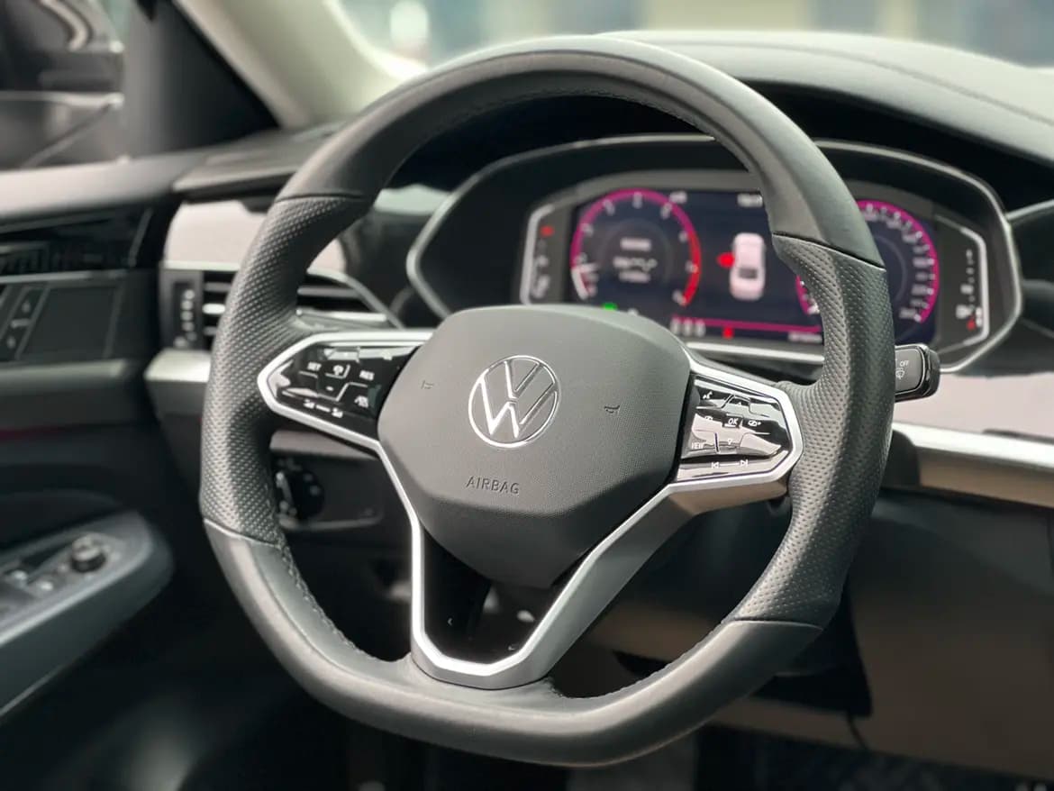 Volkswagen Passat 2023 г. 38795 км. — фото 12