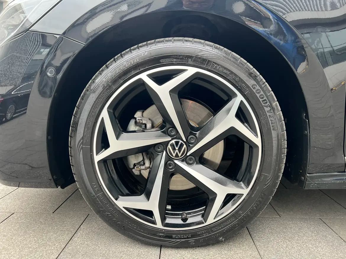 Volkswagen Passat 2023 г. 38795 км. — фото 7