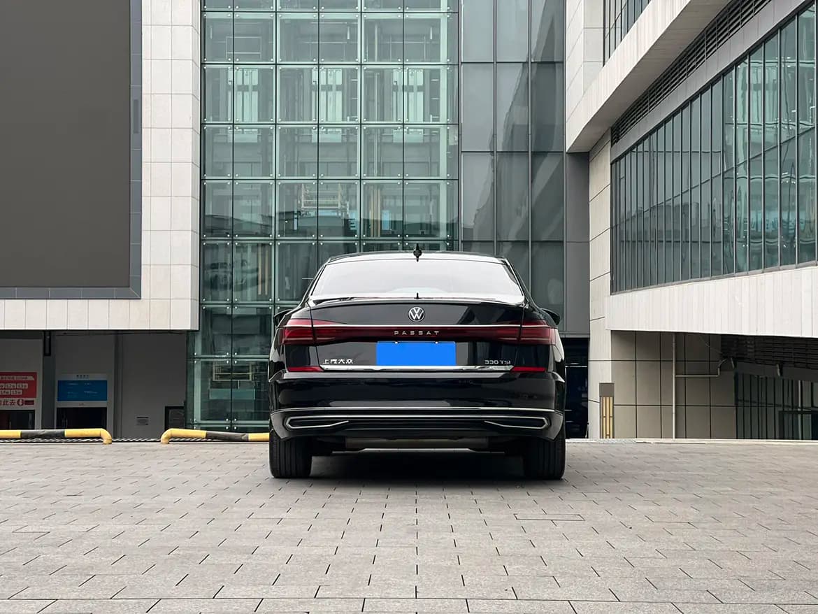 Volkswagen Passat 2023 г. 38795 км. — фото 8