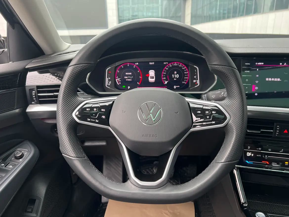 Volkswagen Passat 2023 г. 38795 км. — фото 10