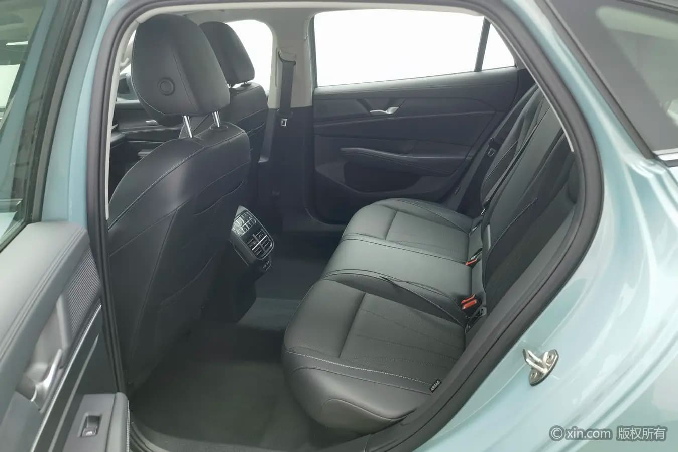 Volkswagen Passat 2025 г. 67896 км. — фото 10