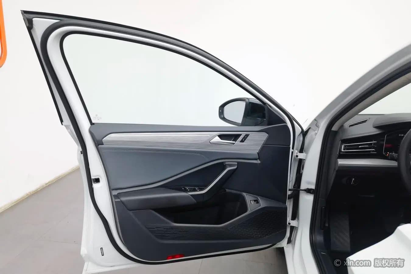 Volkswagen Sagitar 2023 г. 55625 км. — фото 17