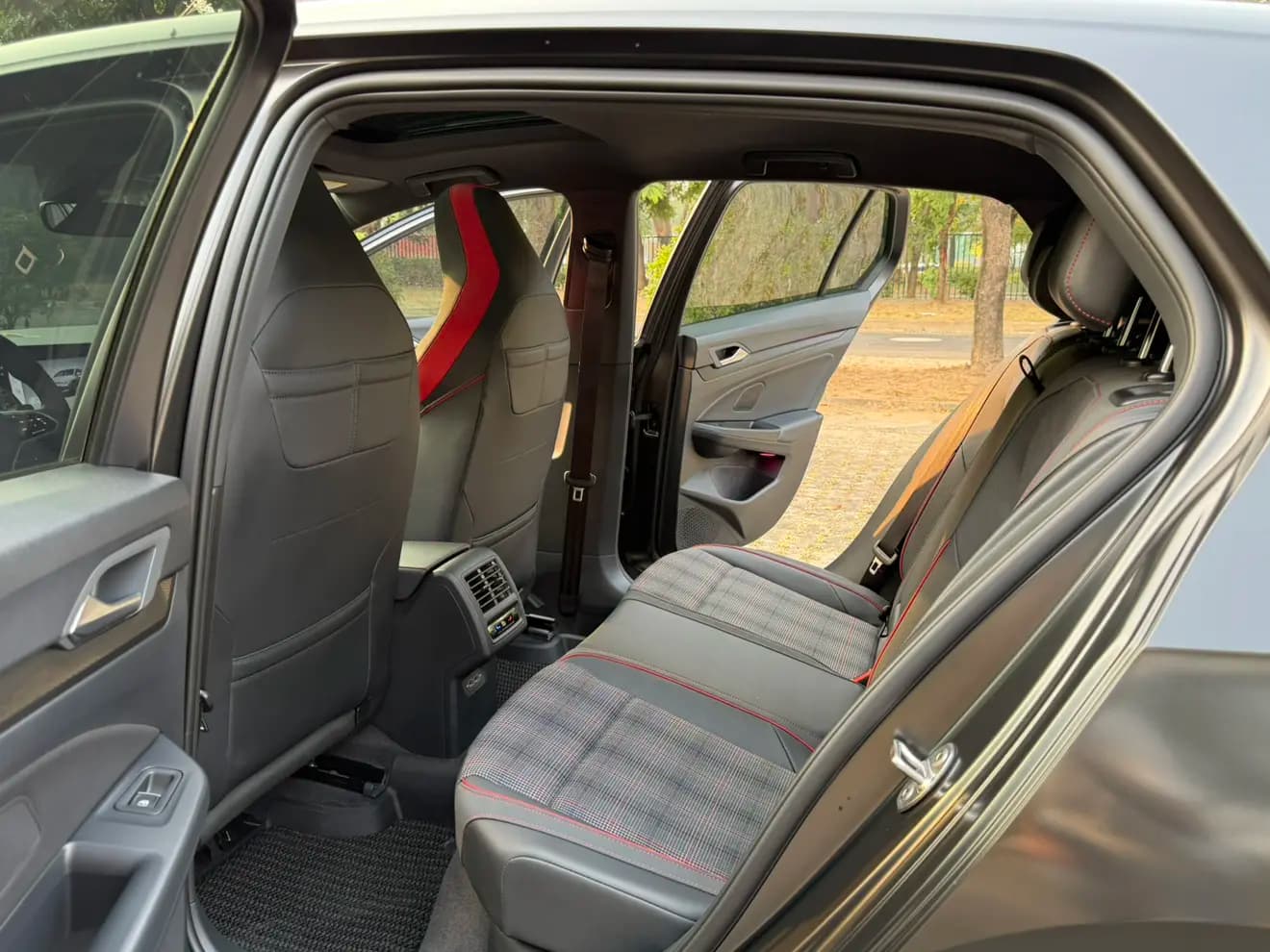 Volkswagen Golf GTI 2023 г. 23000 км. — фото 15