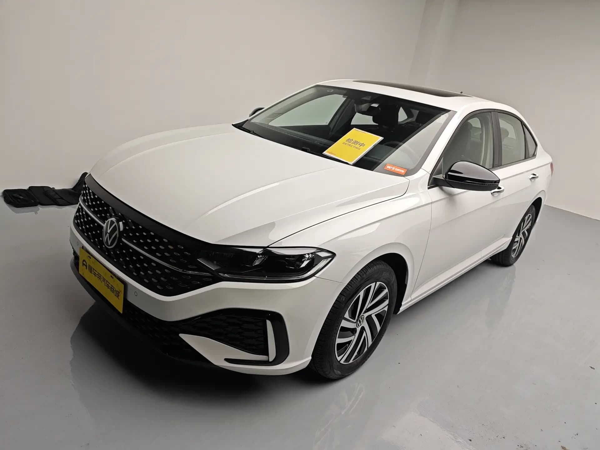 Volkswagen Lavida 2024 г. 2545 км.